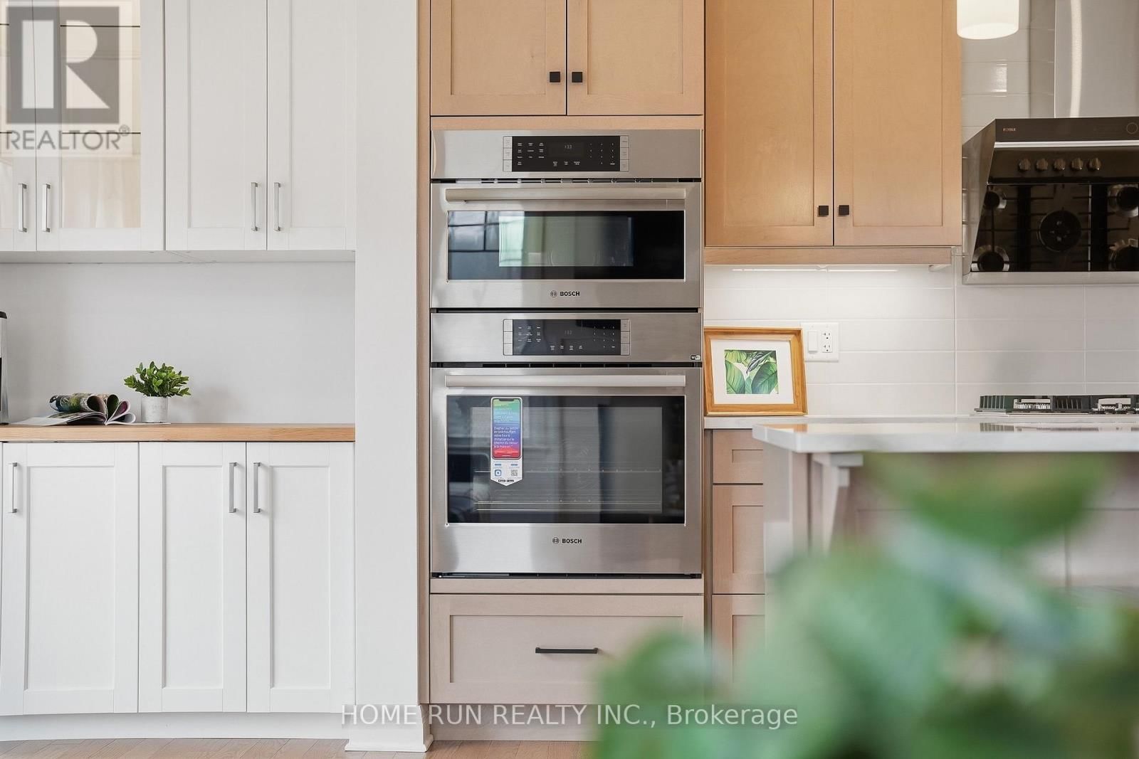 501 HITZLAY TERRACE Image 25