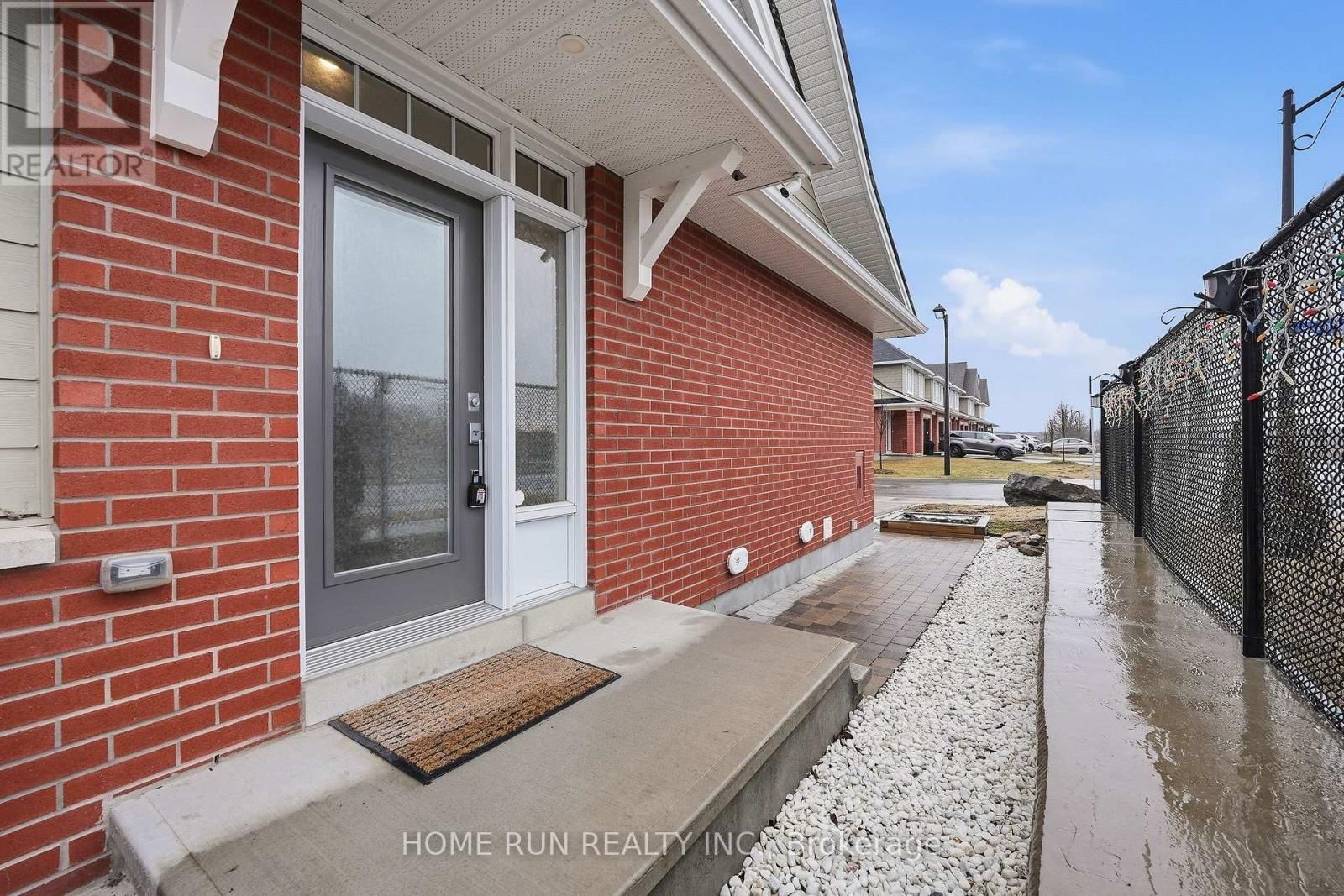 501 HITZLAY TERRACE Image 4