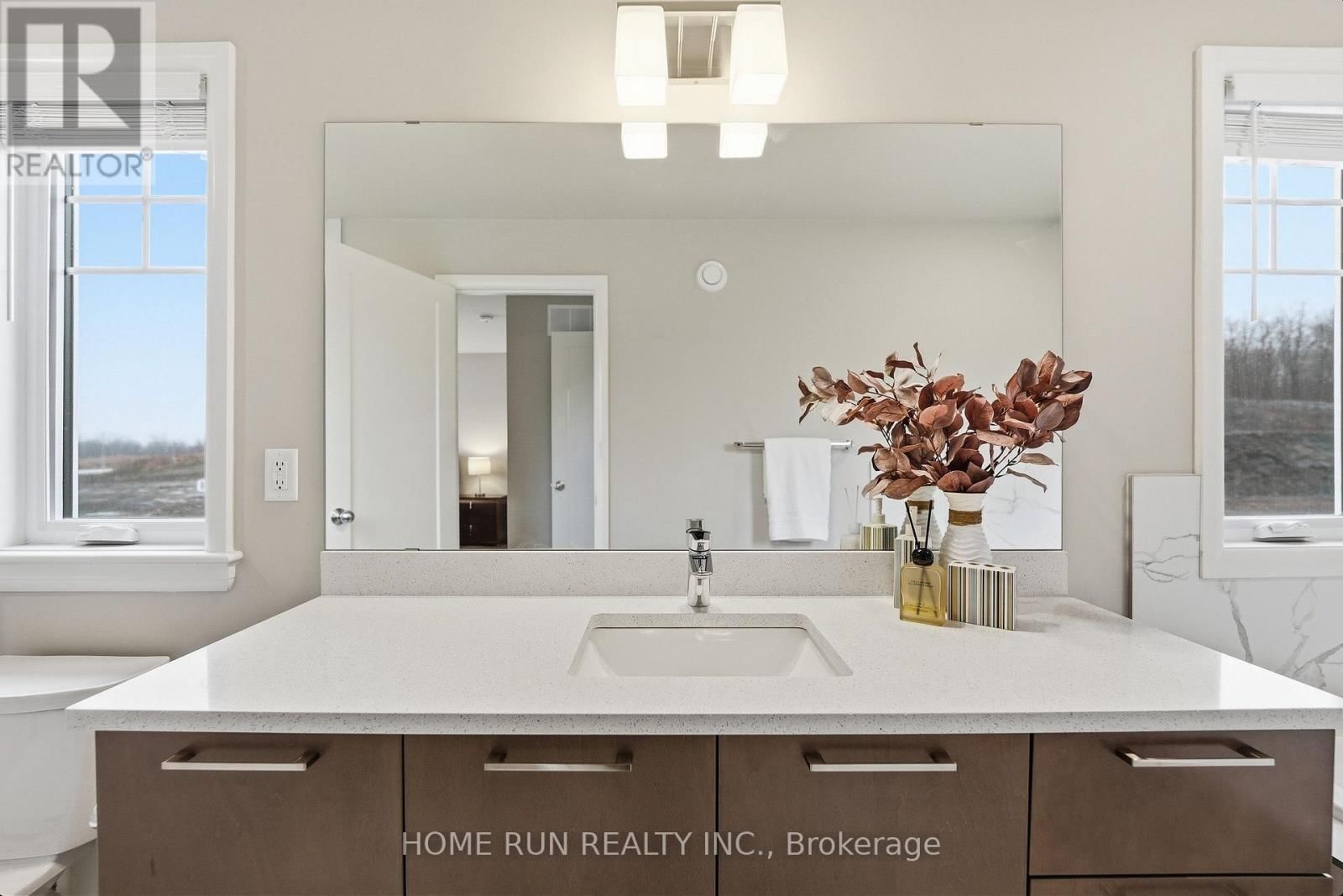 501 HITZLAY TERRACE Image 40