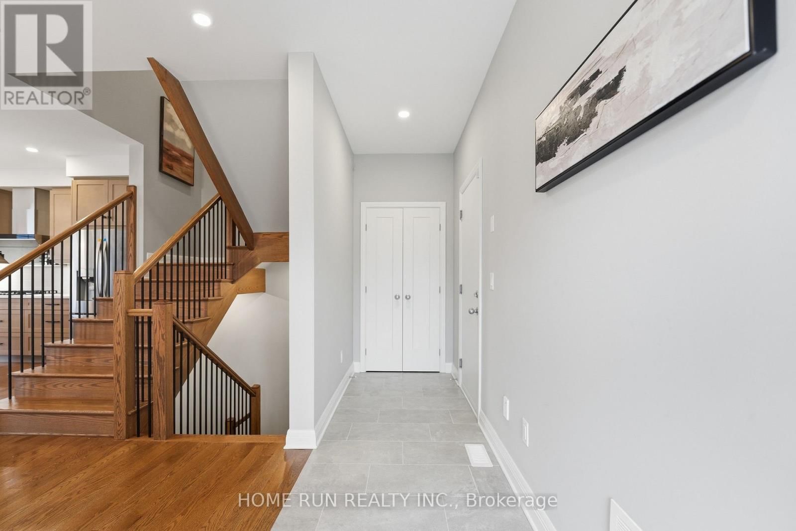 501 HITZLAY TERRACE Image 5