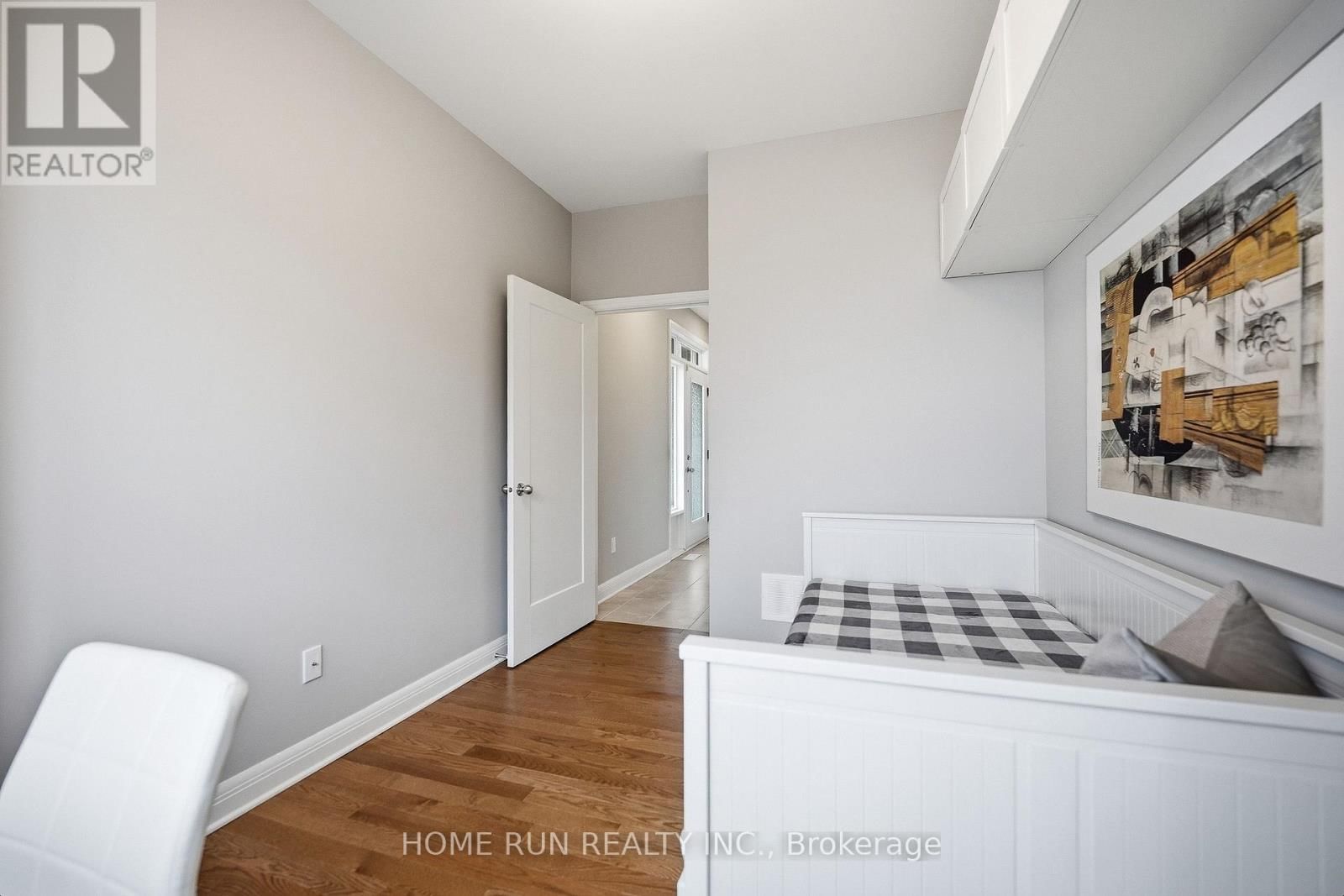 501 HITZLAY TERRACE Image 9