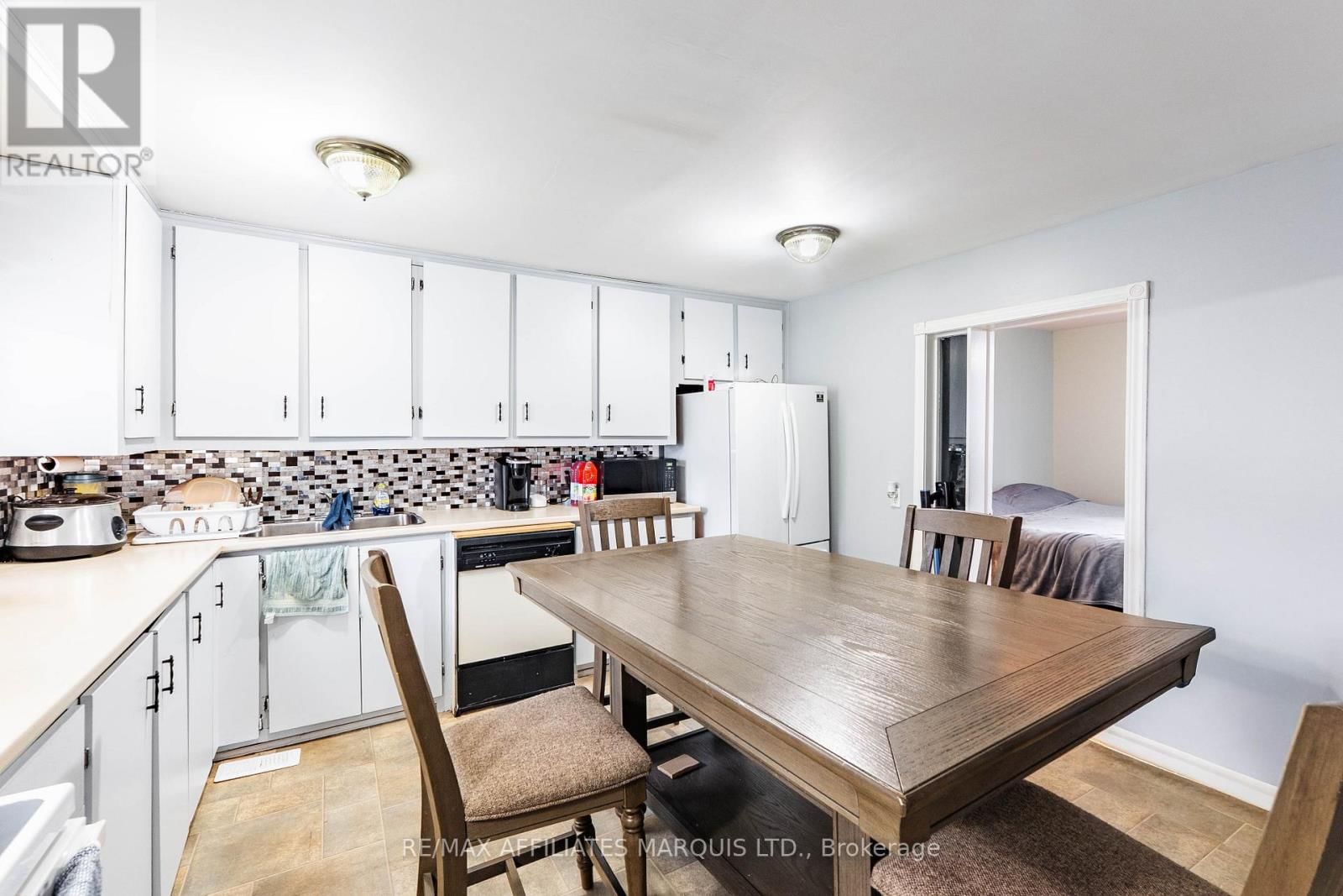 538 BEDFORD STREET Image 10