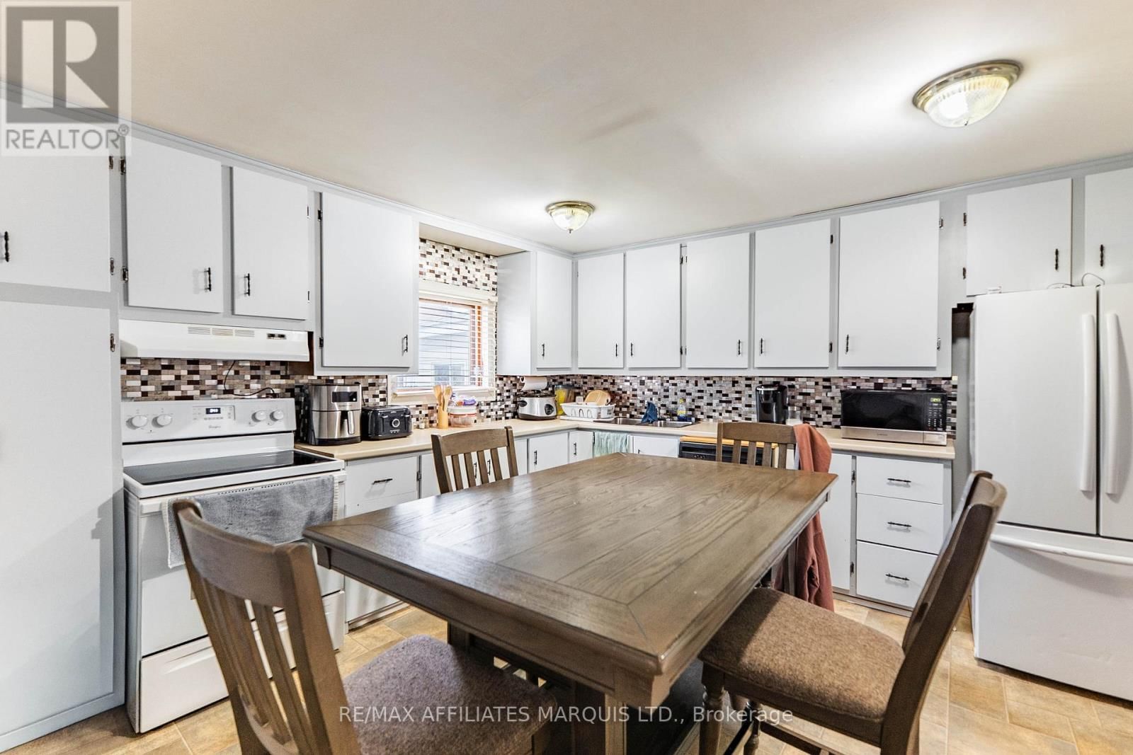 538 BEDFORD STREET Image 9