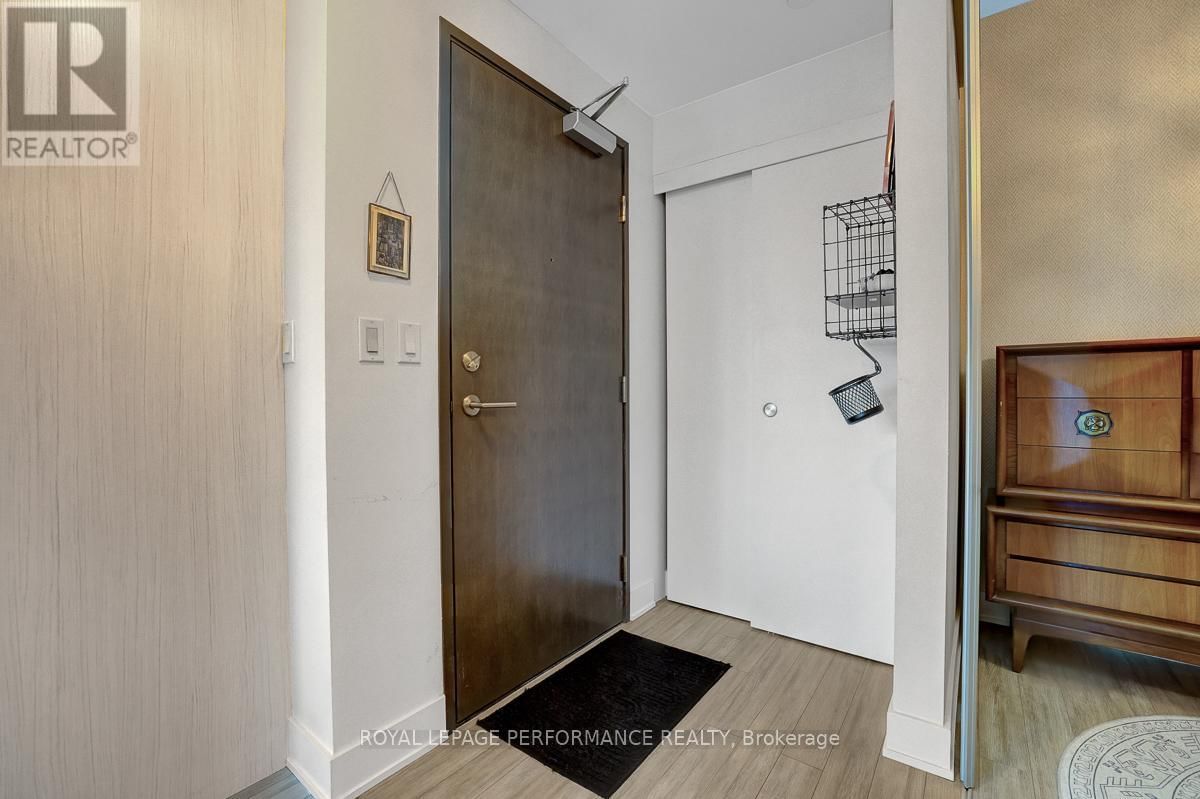 1004 - 118 HOLMWOOD AVENUE Image 4