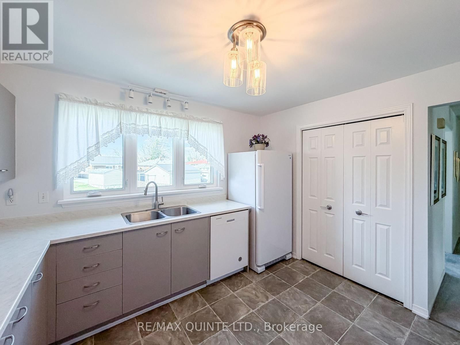 10 - 179 HERCHIMER AVENUE Image 8