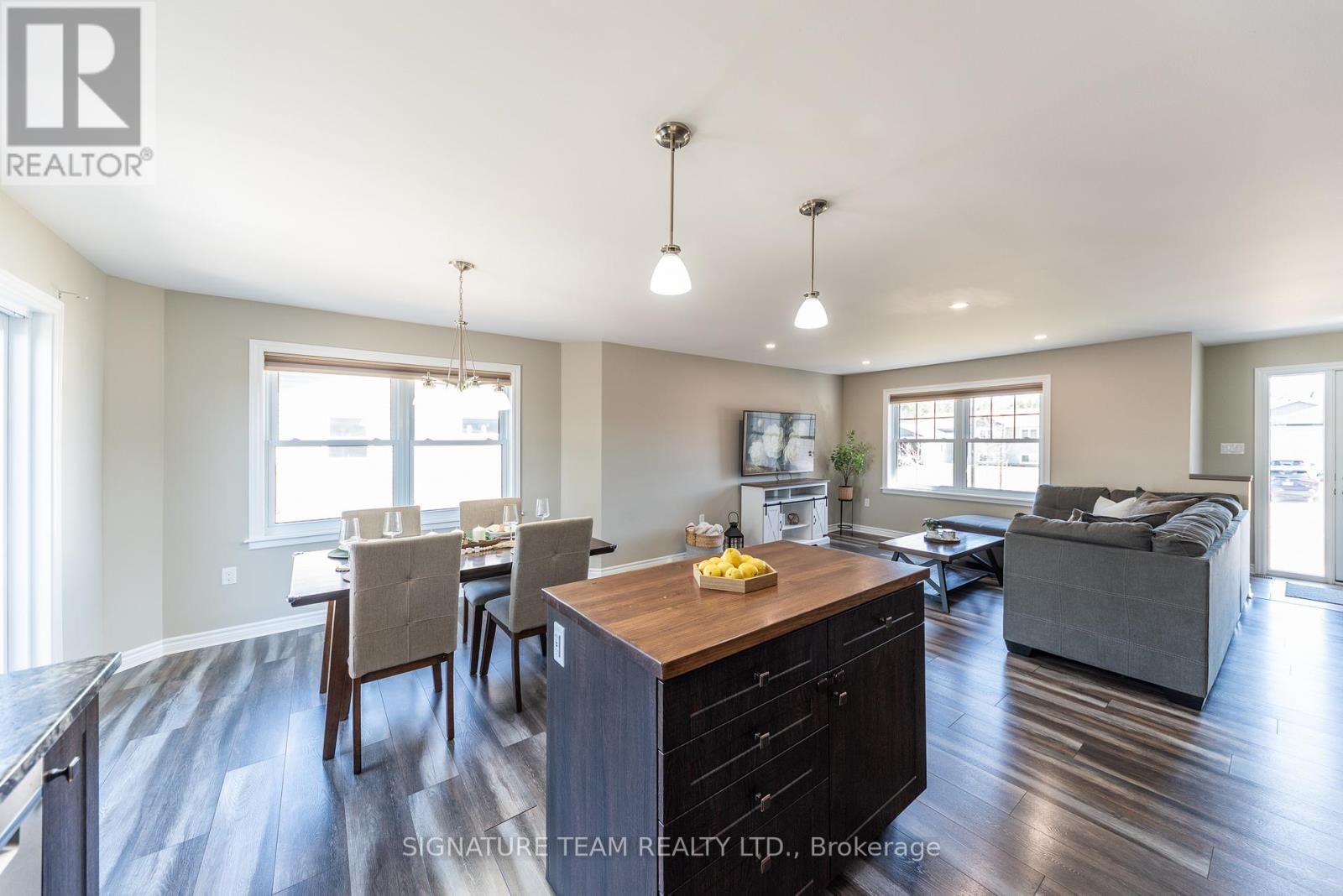 10 TERRANCE DRIVE Image 14