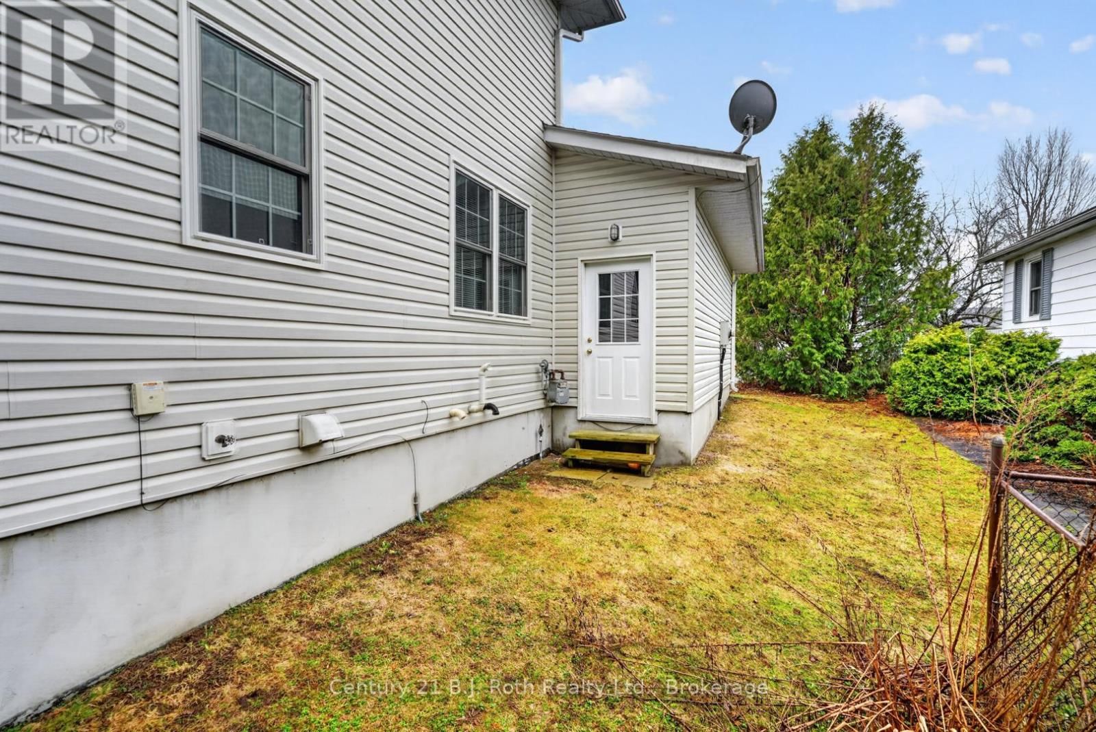 275 HIRAM STREET Image 32