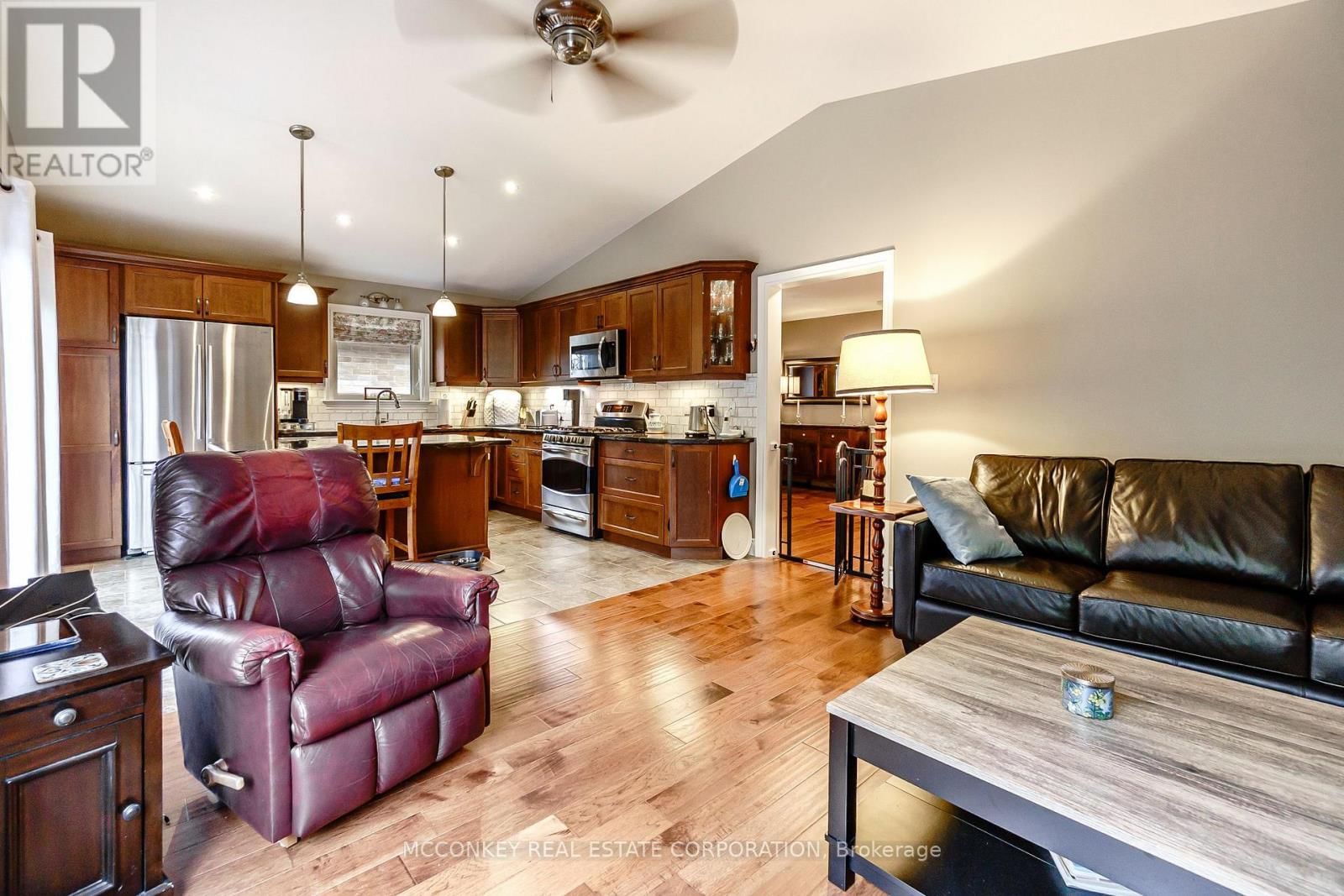 458 RAYMOND STREET Image 11