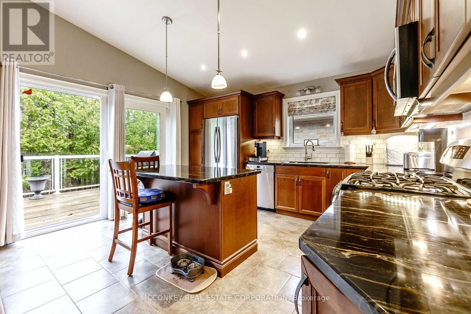 458 RAYMOND STREET Image 15