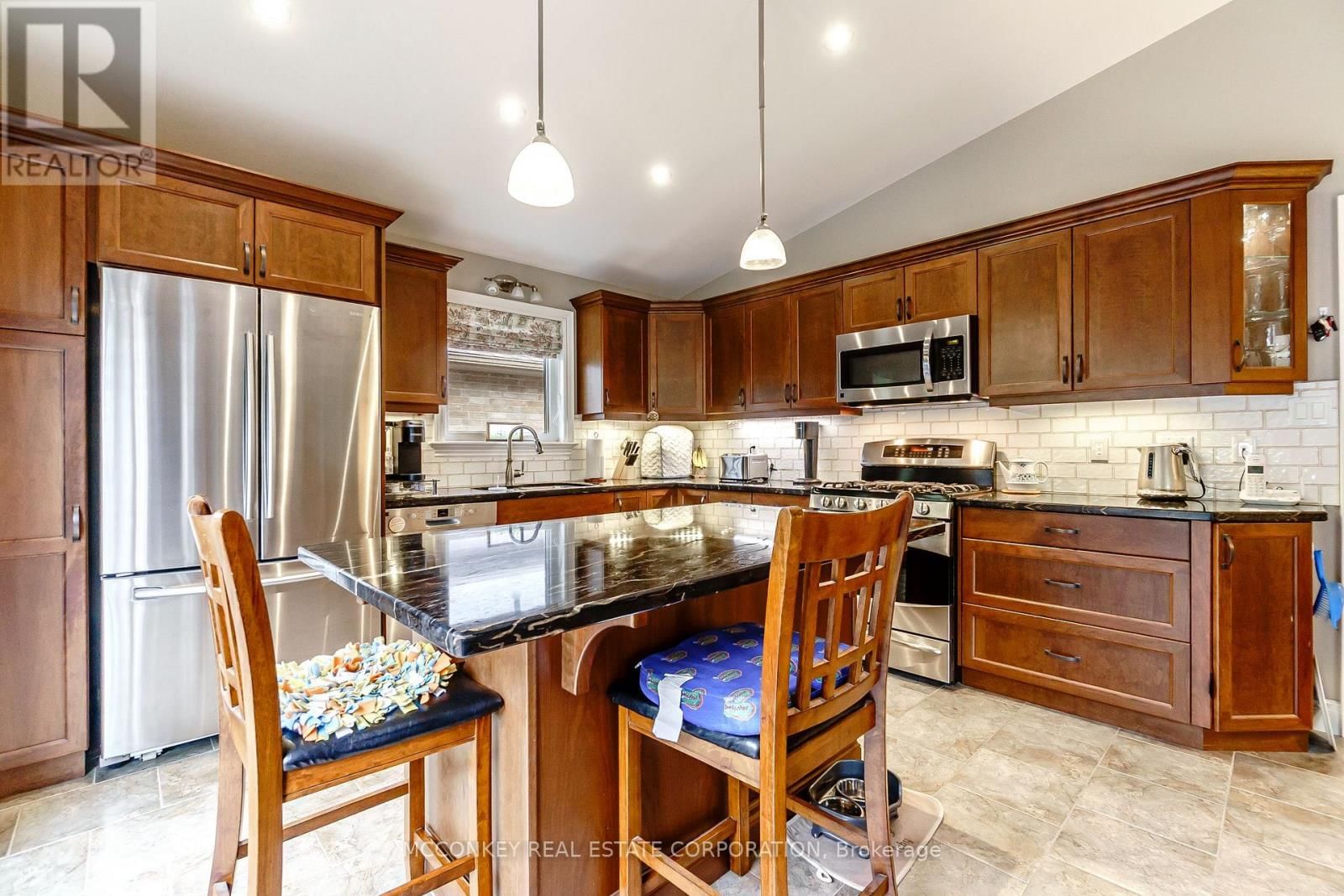 458 RAYMOND STREET Image 16