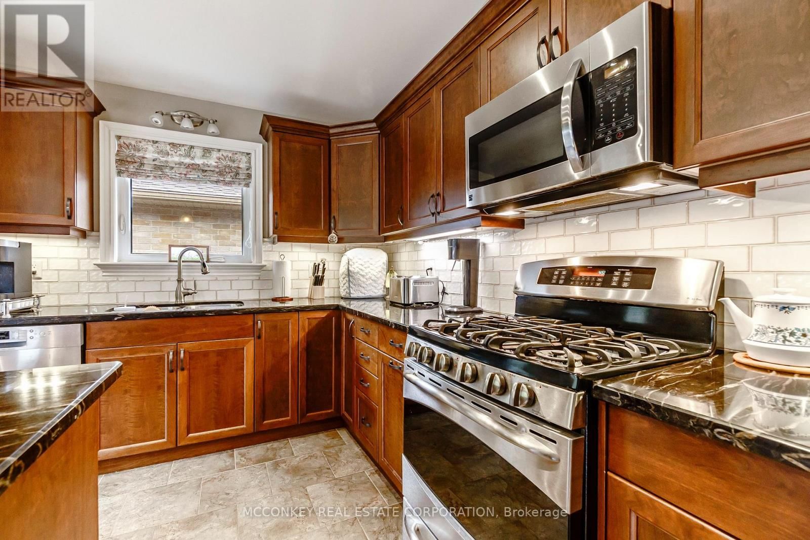 458 RAYMOND STREET Image 17