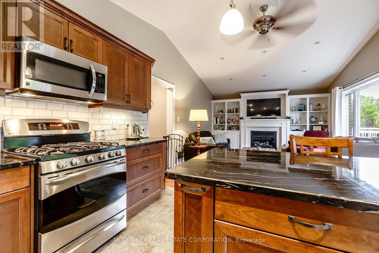 458 RAYMOND STREET Image 18