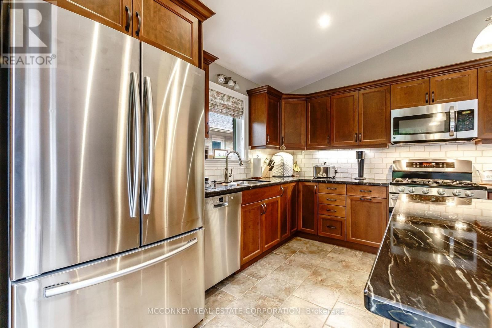 458 RAYMOND STREET Image 19