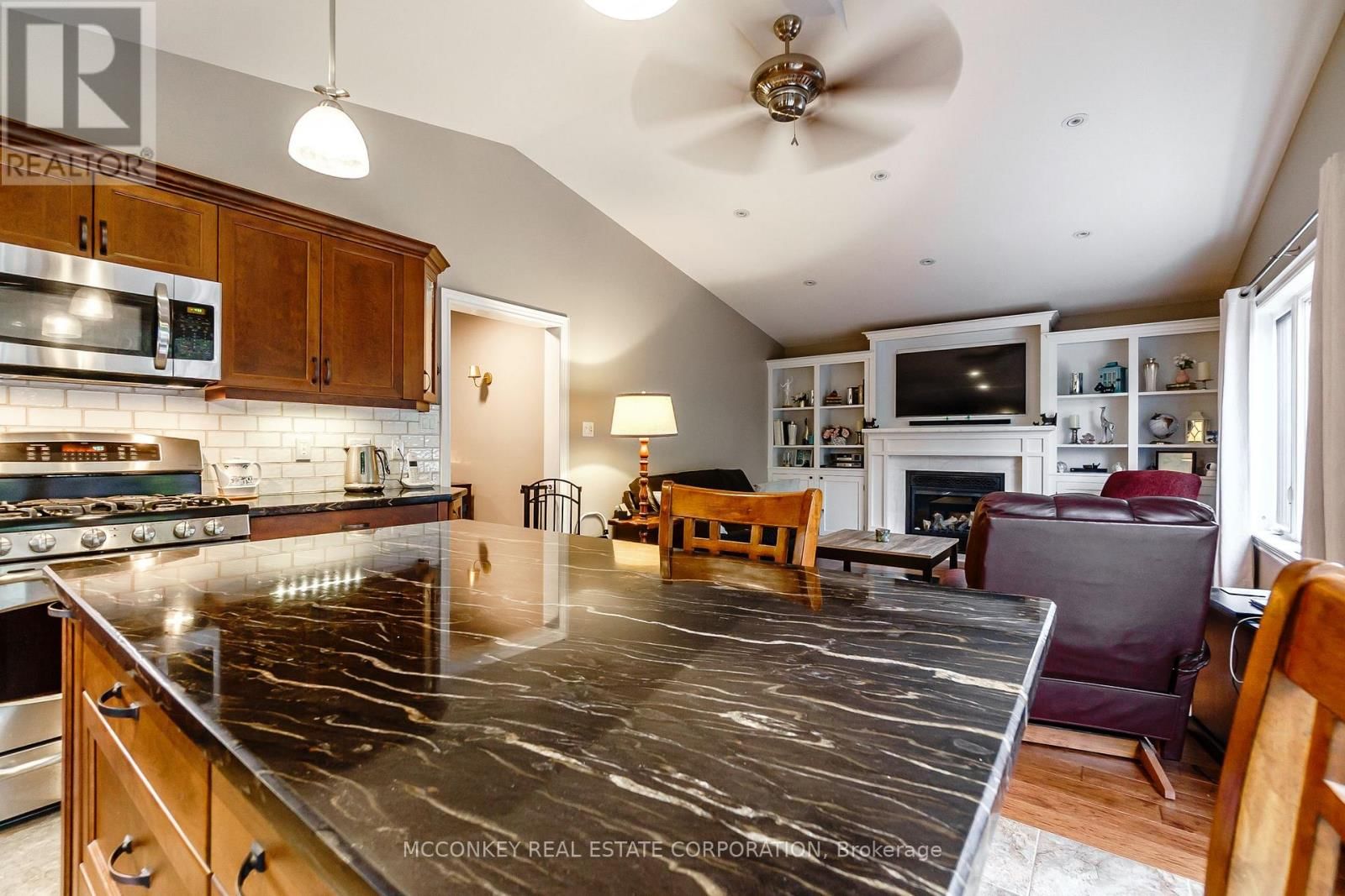 458 RAYMOND STREET Image 20