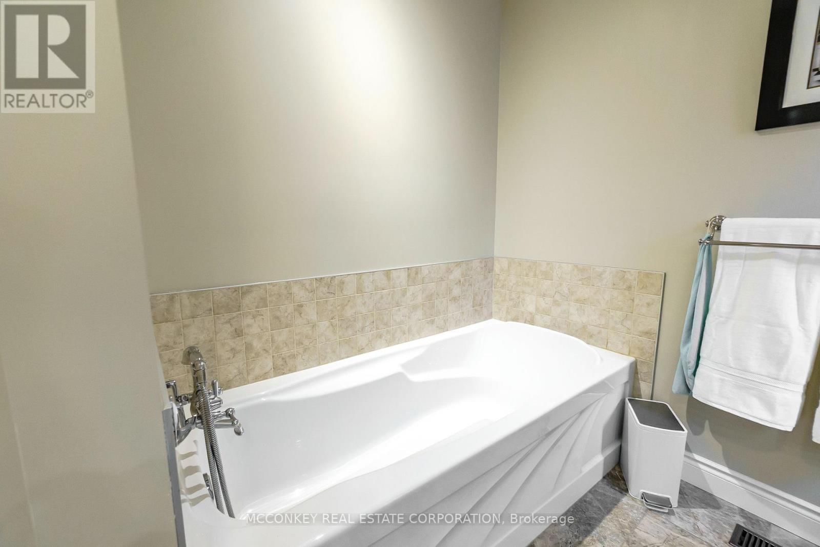 458 RAYMOND STREET Image 29