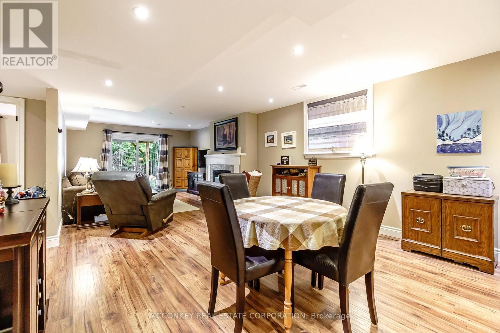 458 RAYMOND STREET Image 35