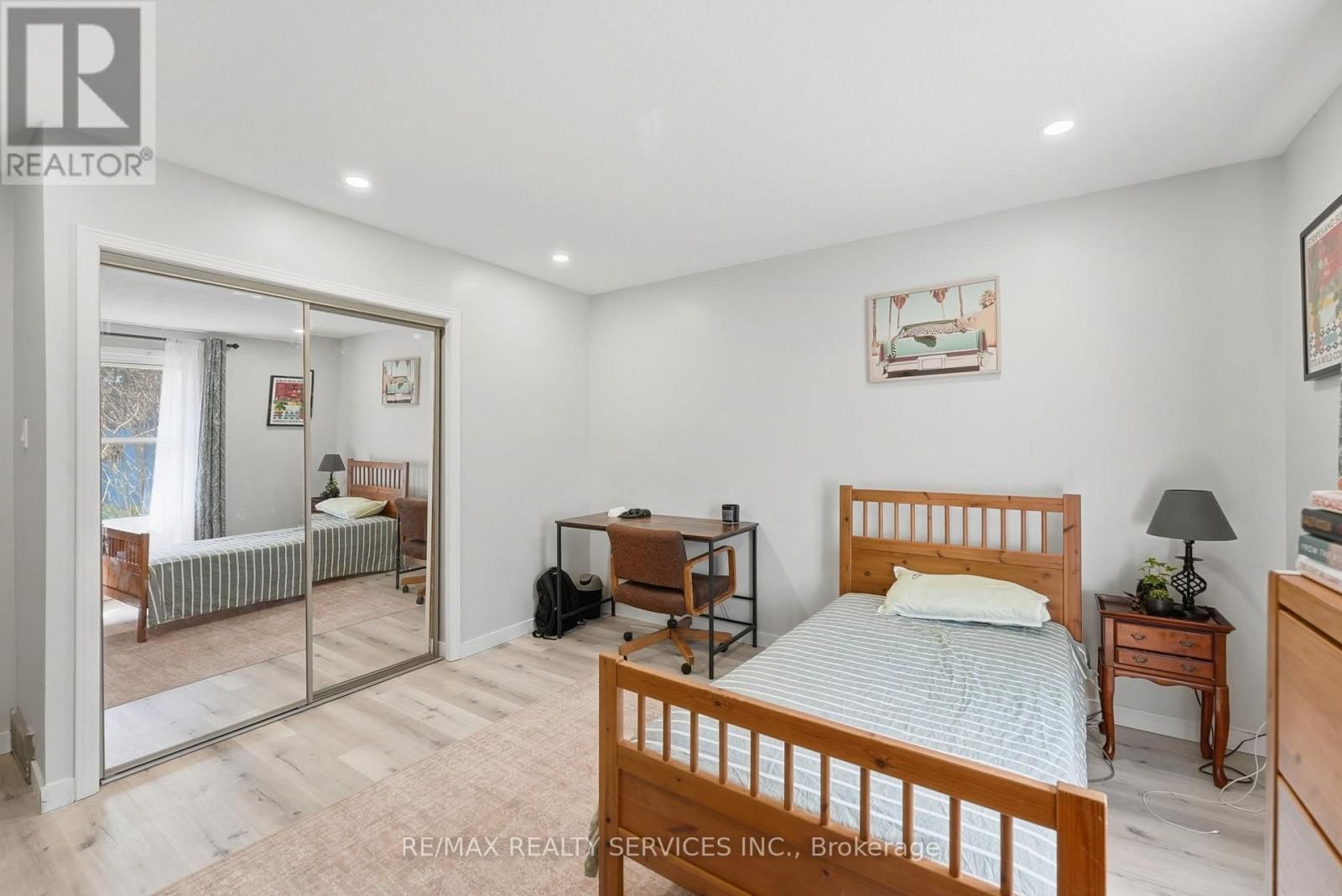 5 CHAUCER ROAD Image 23