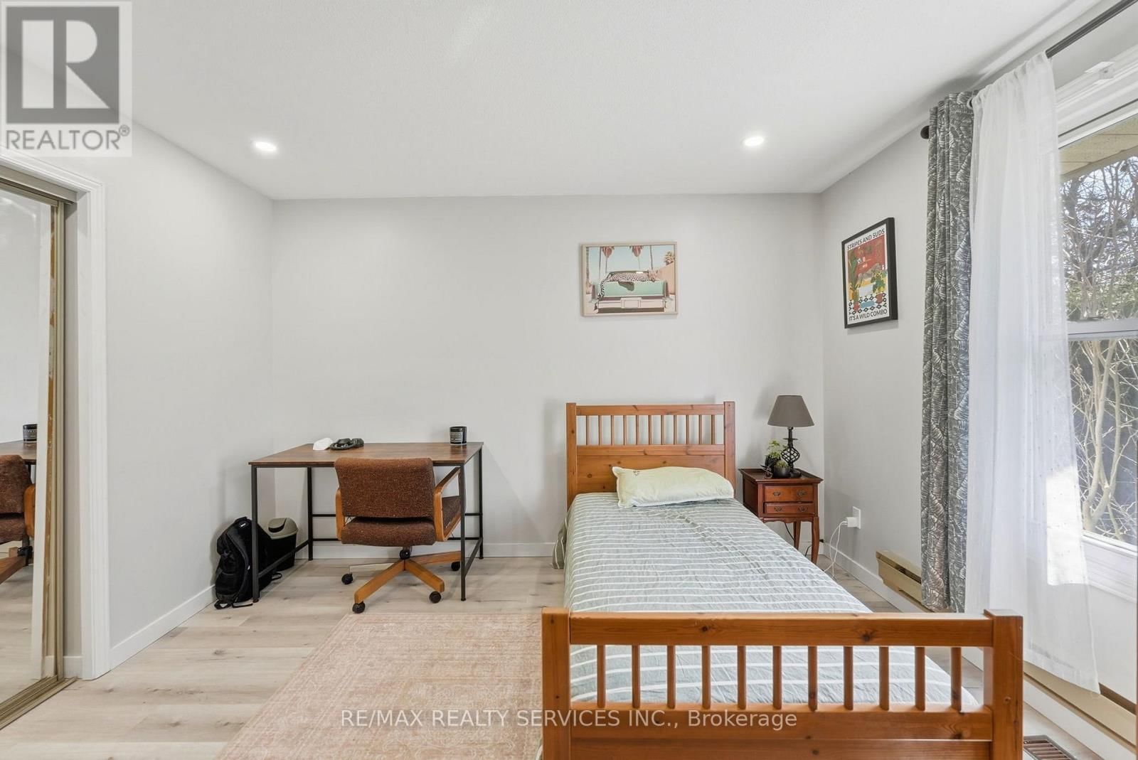 5 CHAUCER ROAD Image 24