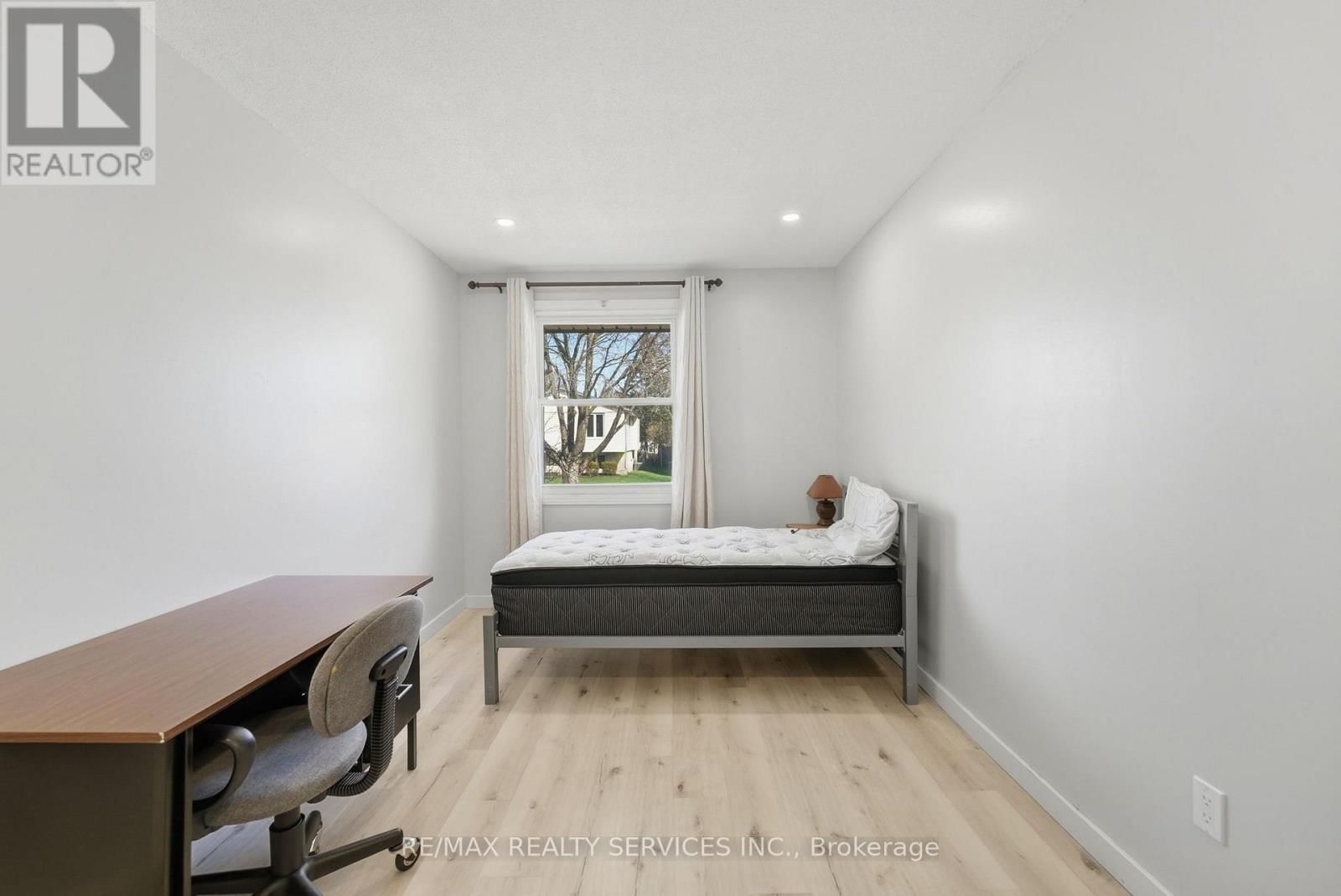 5 CHAUCER ROAD Image 26