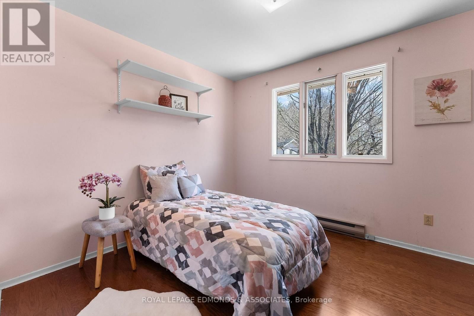 35 HARRIS CRESCENT Image 15