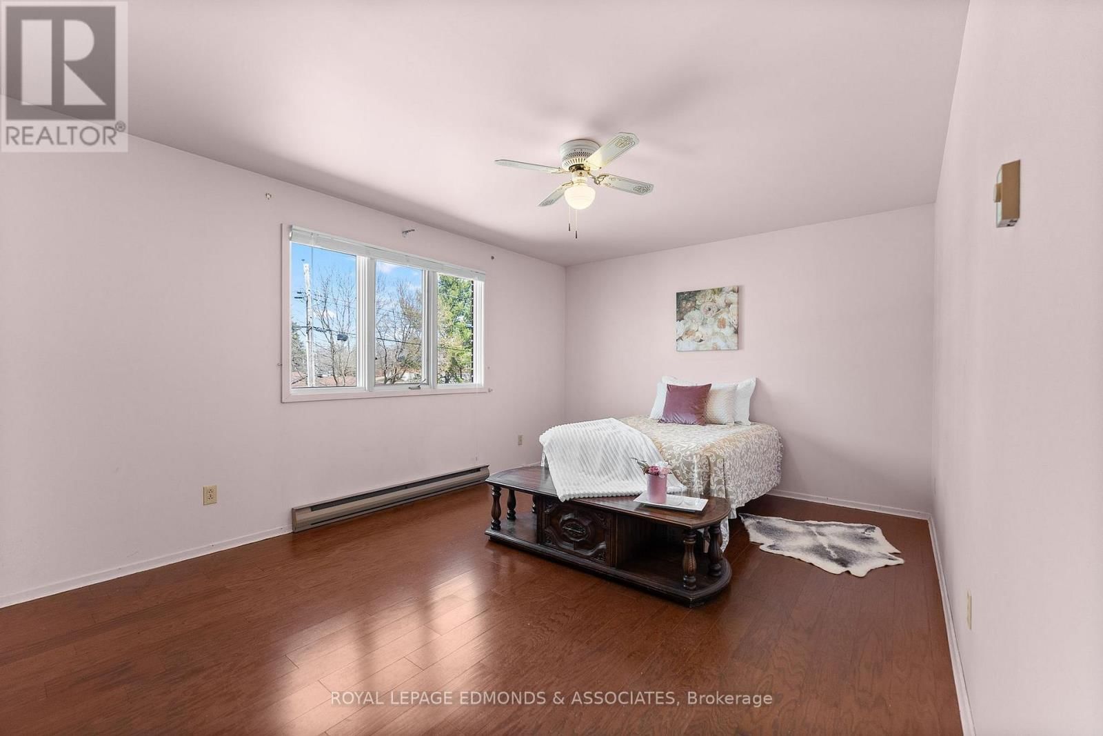 35 HARRIS CRESCENT Image 16