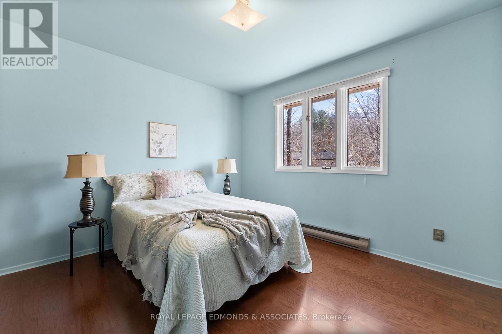 35 HARRIS CRESCENT Image 19