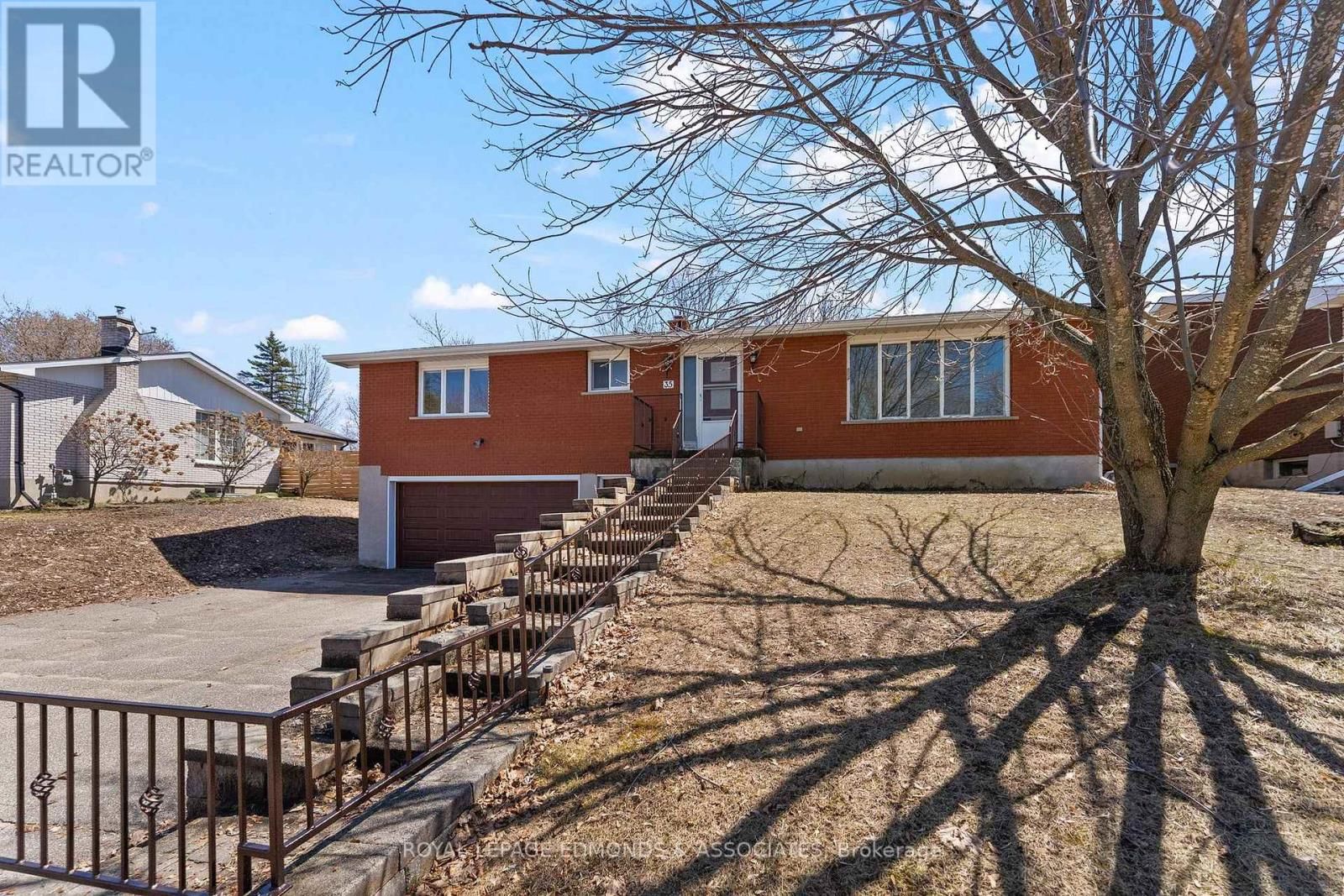 35 HARRIS CRESCENT Image 2