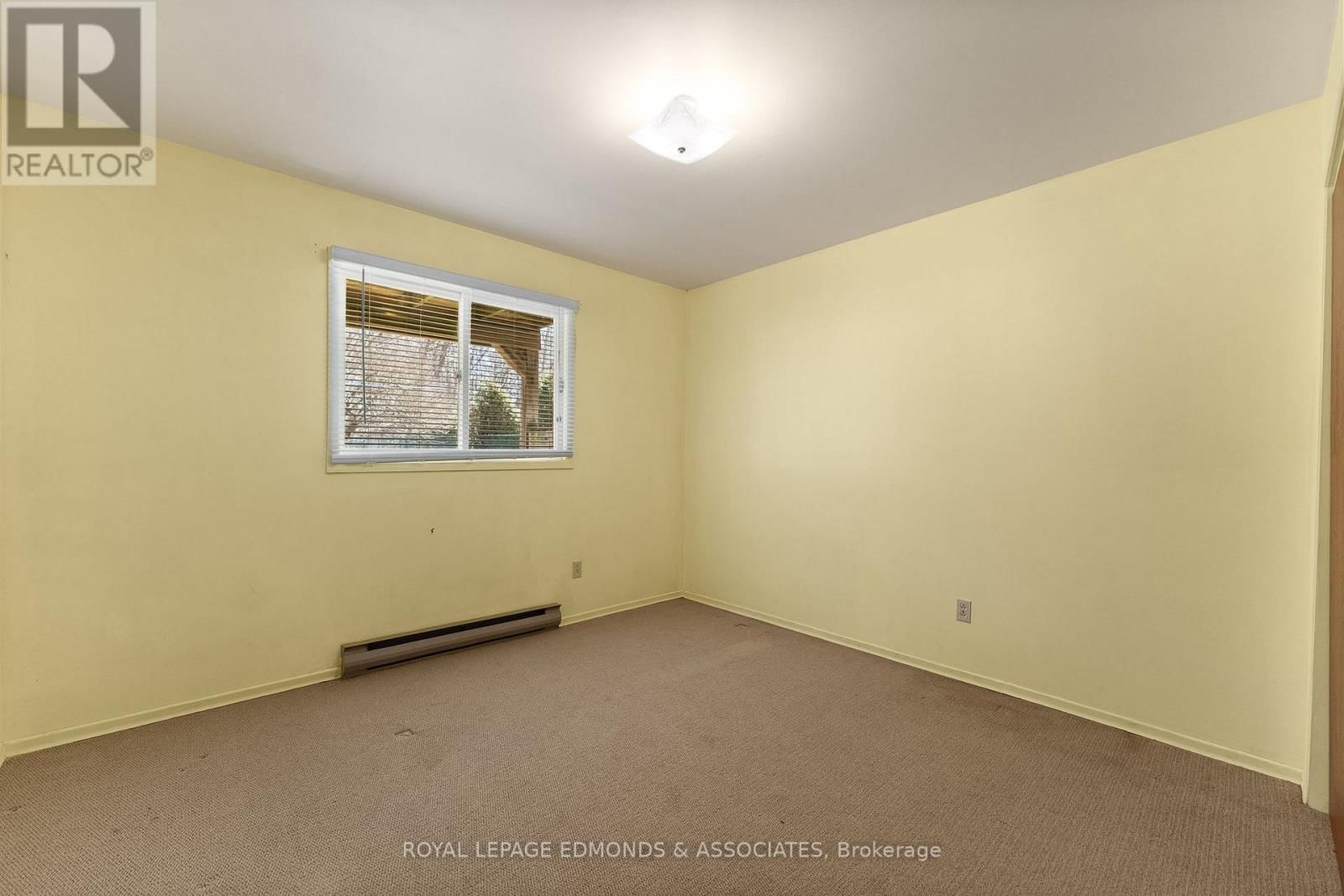 35 HARRIS CRESCENT Image 21