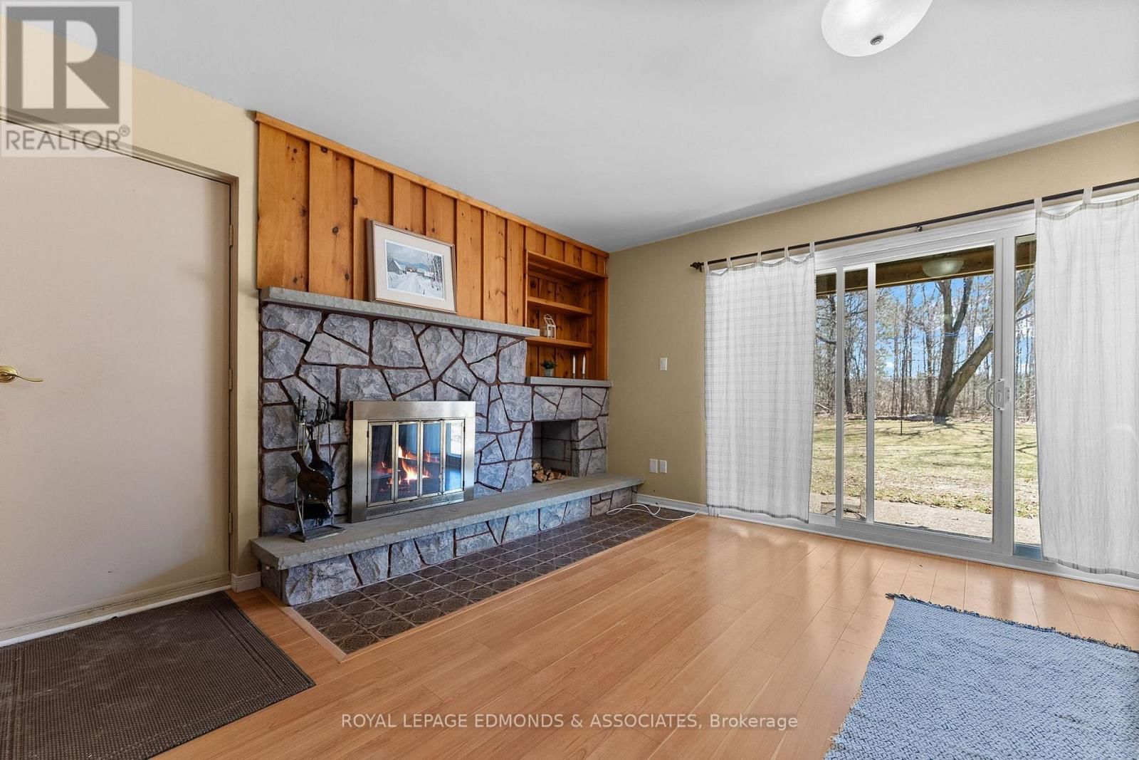 35 HARRIS CRESCENT Image 24