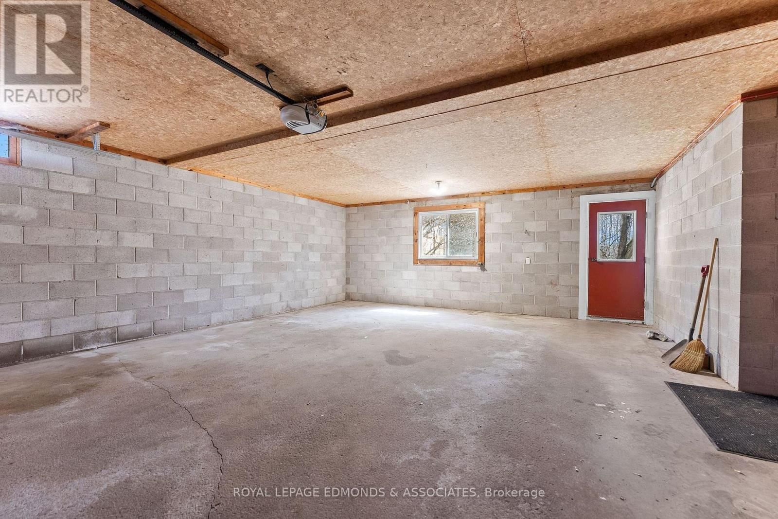 35 HARRIS CRESCENT Image 26