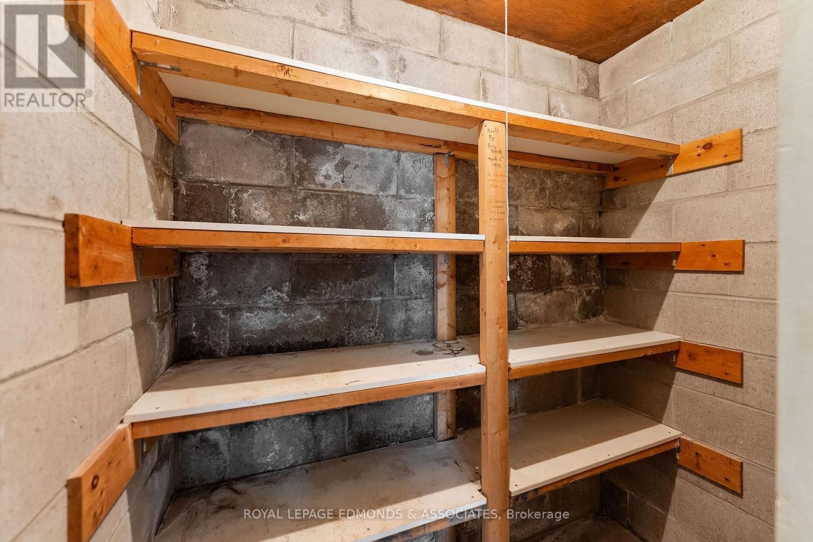 35 HARRIS CRESCENT Image 28