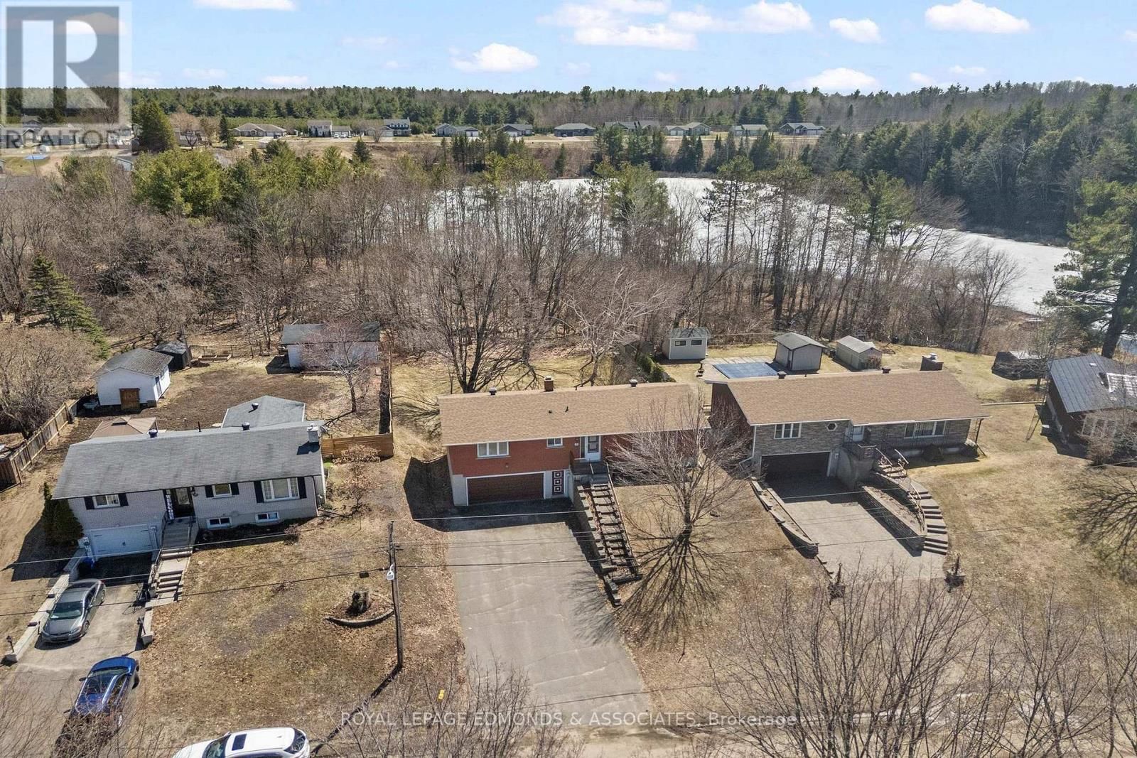 35 HARRIS CRESCENT Image 3