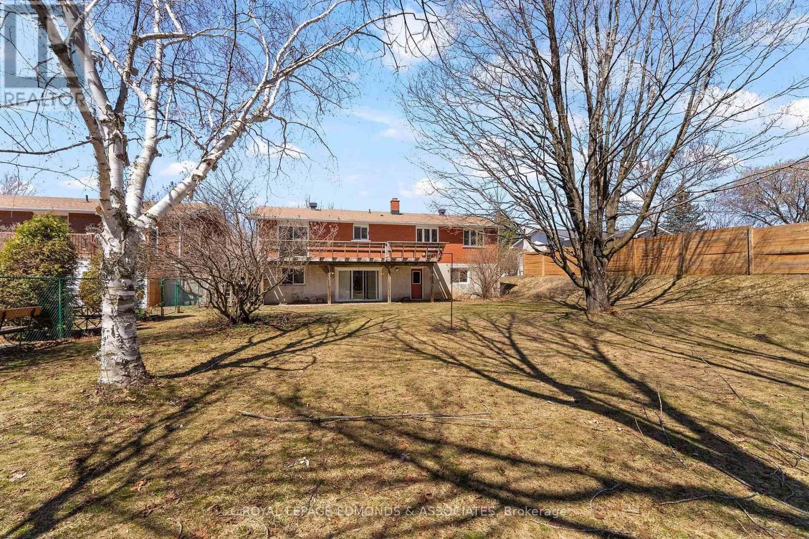 35 HARRIS CRESCENT Image 32