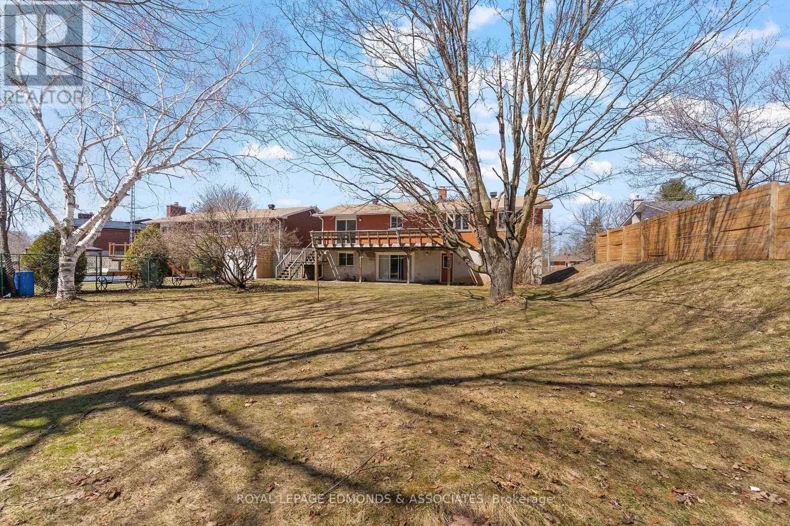 35 HARRIS CRESCENT Image 33