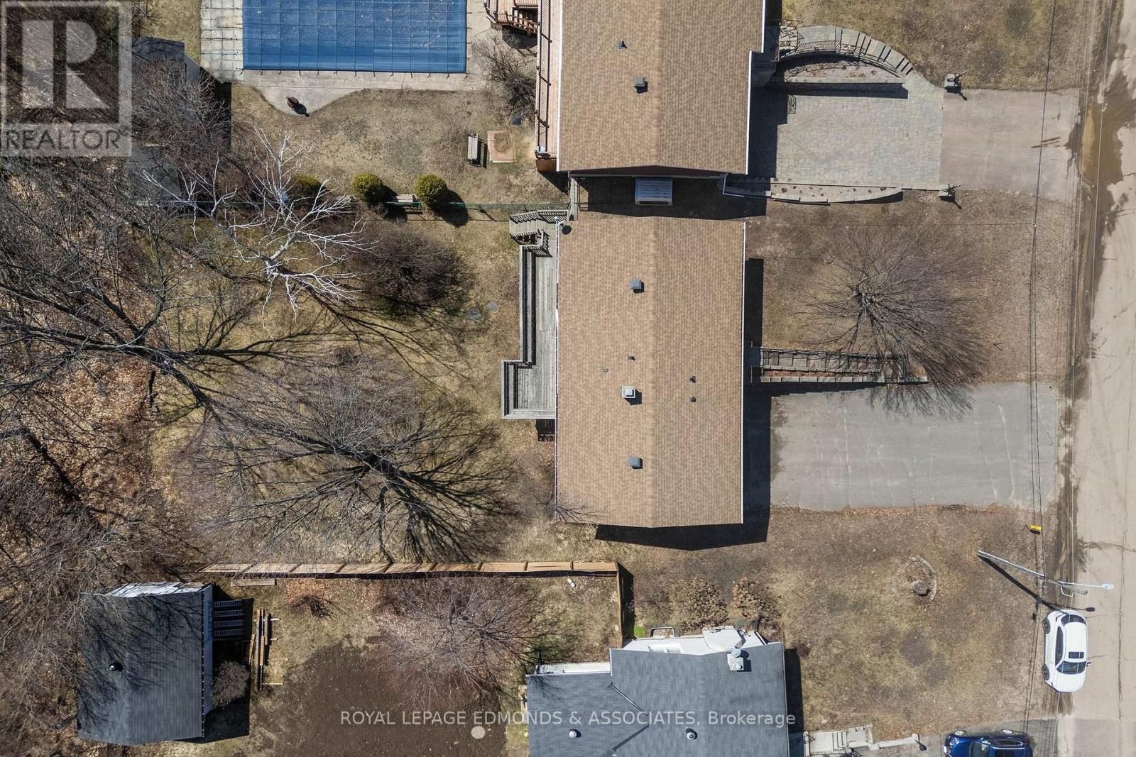 35 HARRIS CRESCENT Image 36