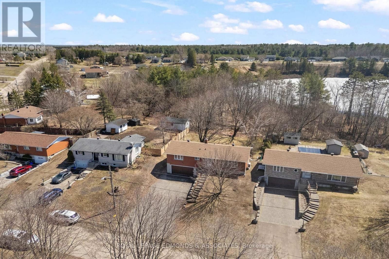 35 HARRIS CRESCENT Image 38