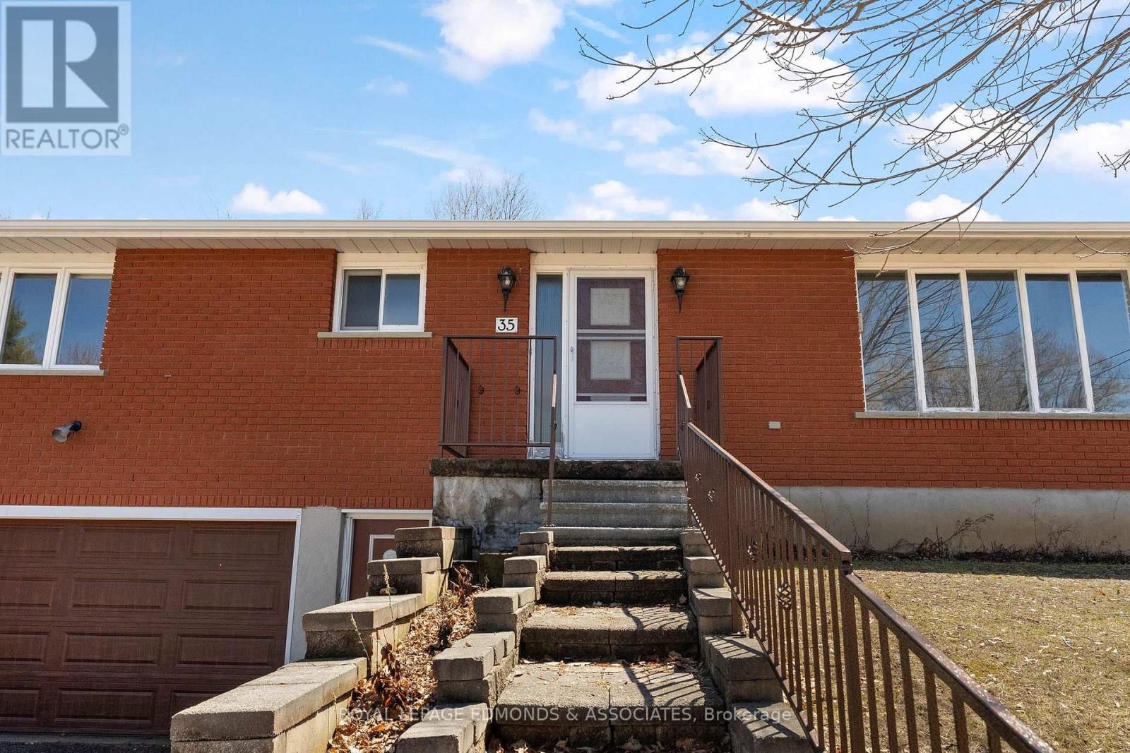 35 HARRIS CRESCENT Image 4