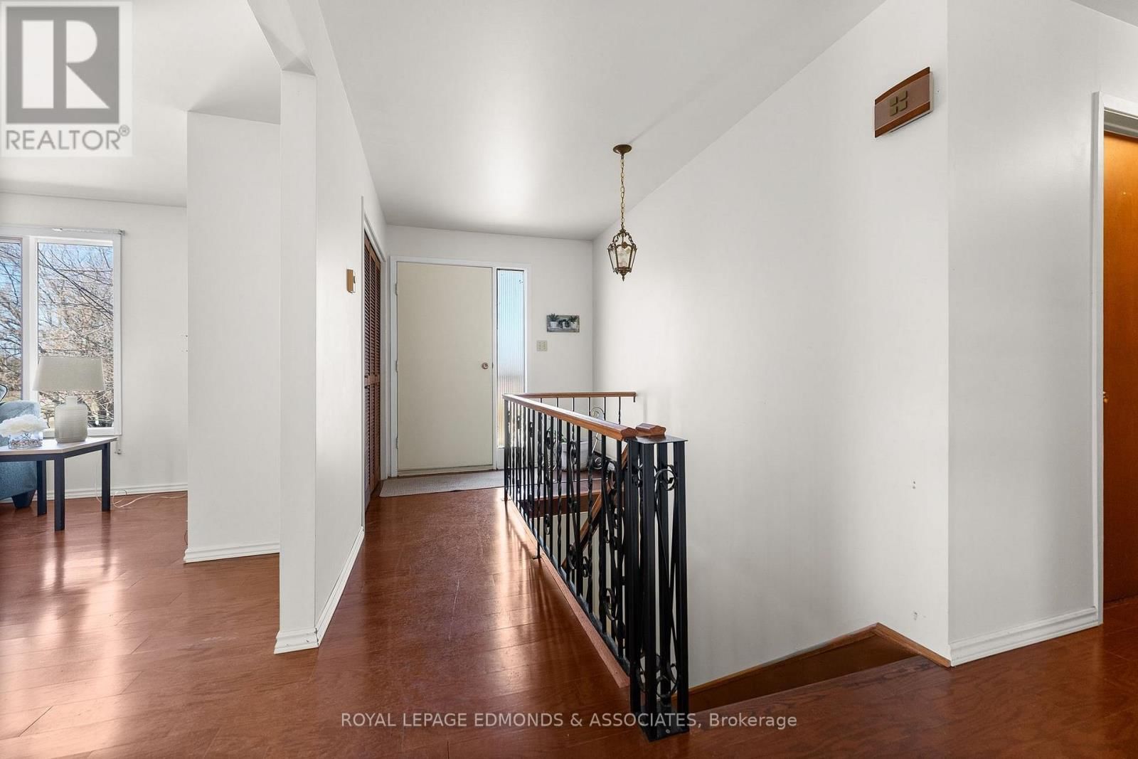 35 HARRIS CRESCENT Image 5