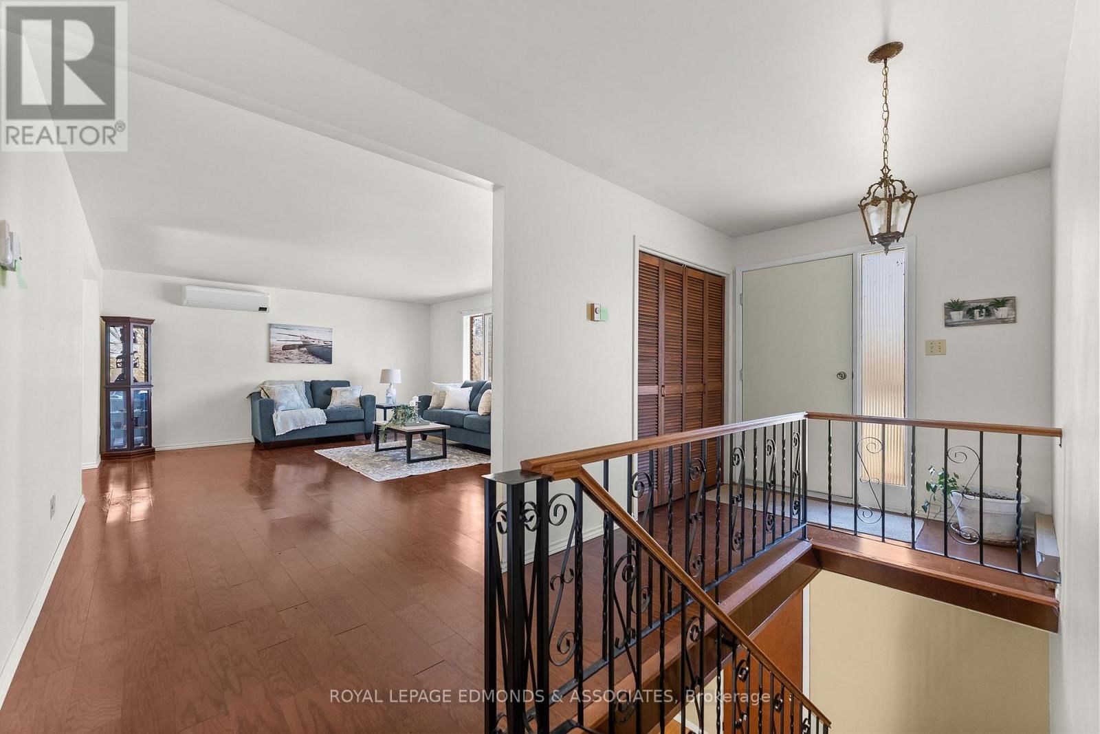 35 HARRIS CRESCENT Image 6