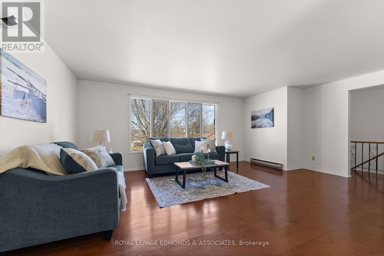 35 HARRIS CRESCENT Image 7