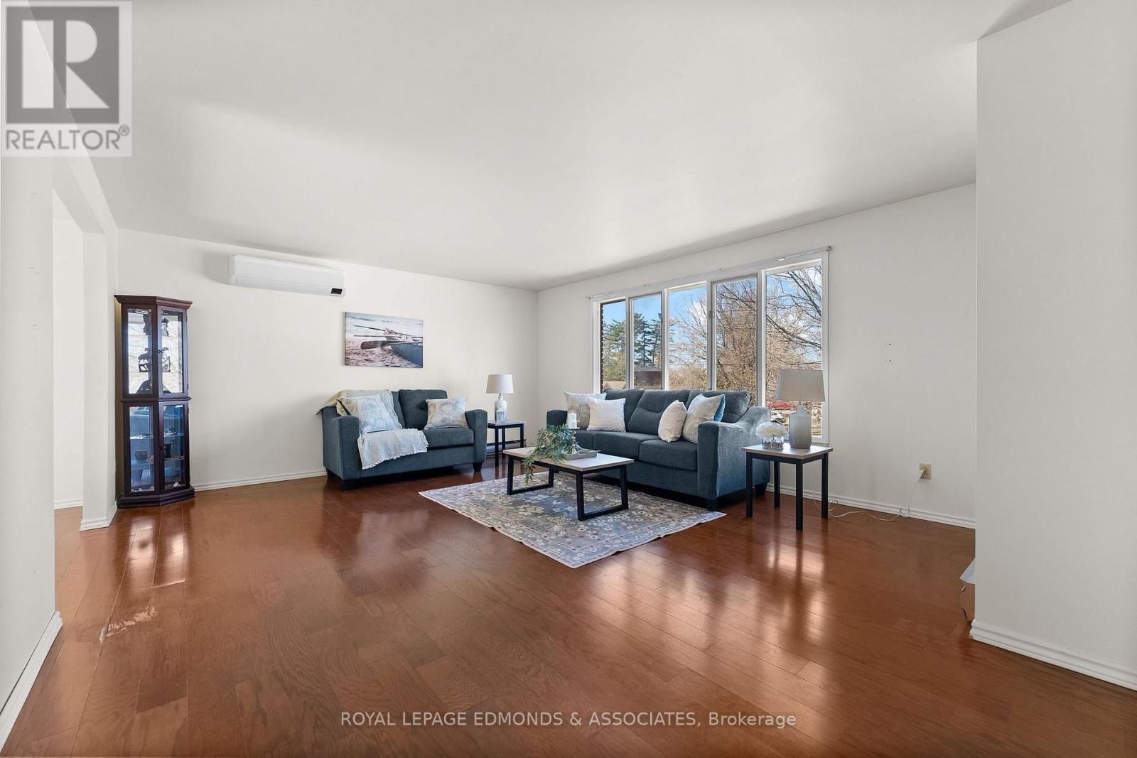 35 HARRIS CRESCENT Image 9