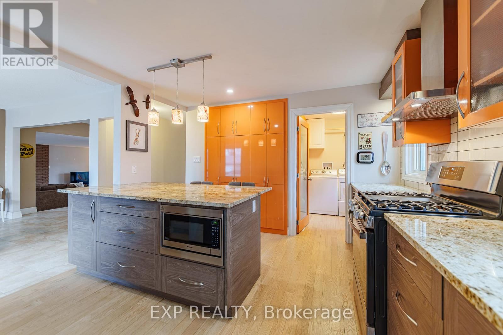 1592 APELDOORN AVENUE Image 13