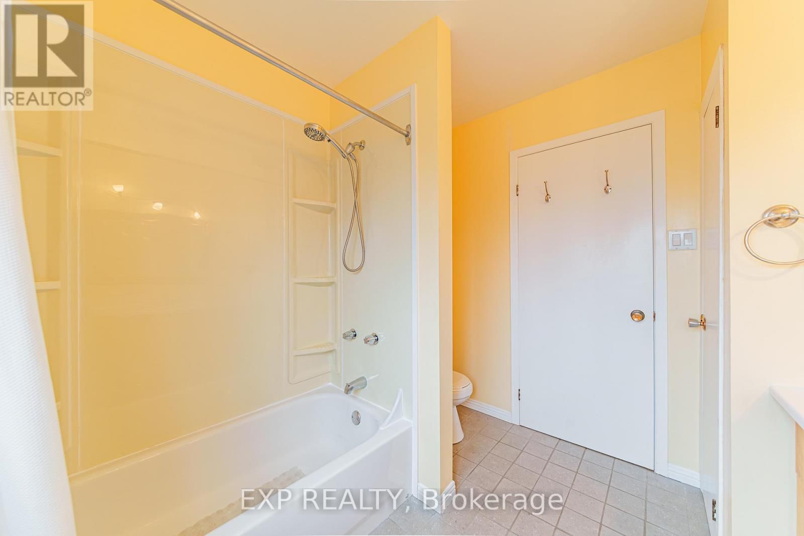 1592 APELDOORN AVENUE Image 22