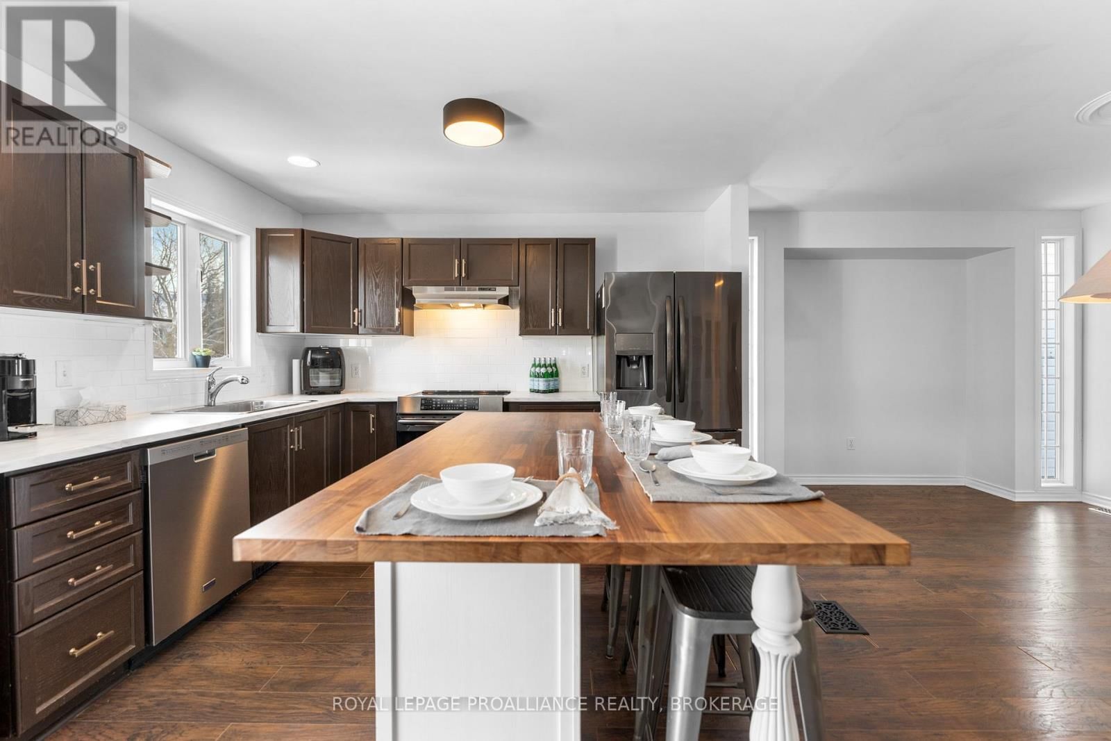 343 SUNRISE CRESCENT Image 11