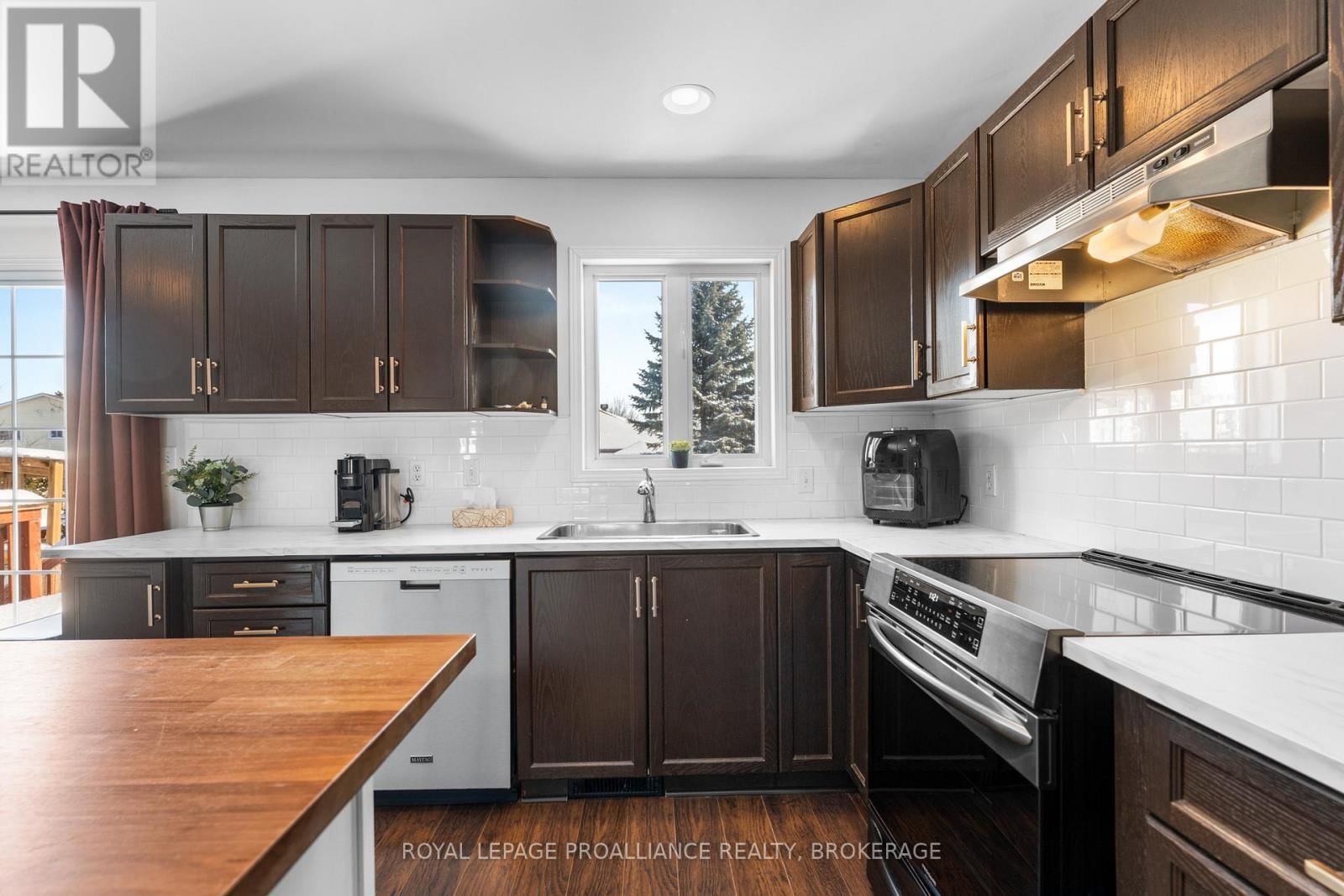 343 SUNRISE CRESCENT Image 14