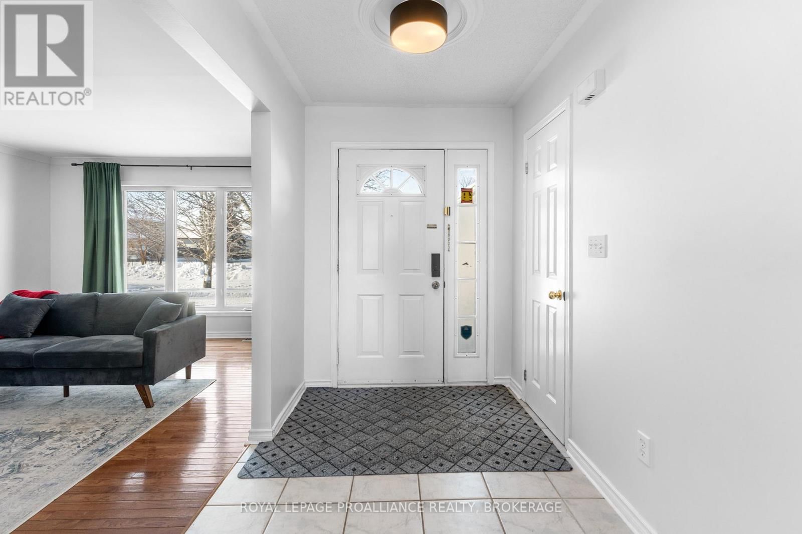 343 SUNRISE CRESCENT Image 3