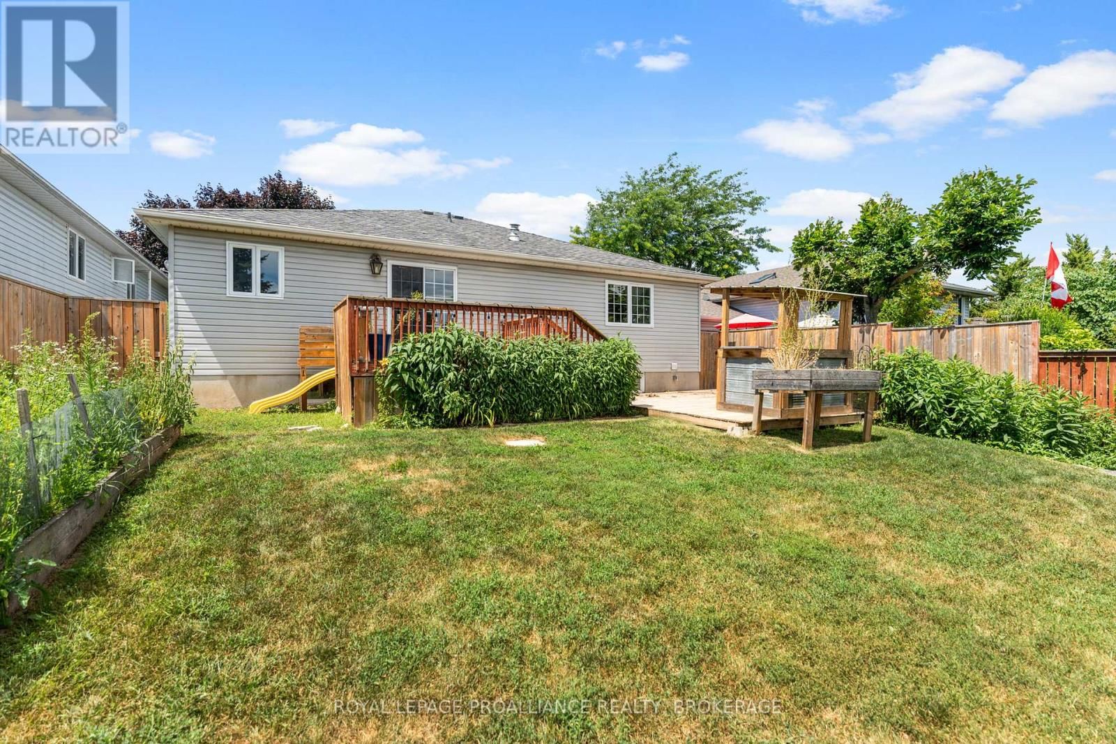 343 SUNRISE CRESCENT Image 37