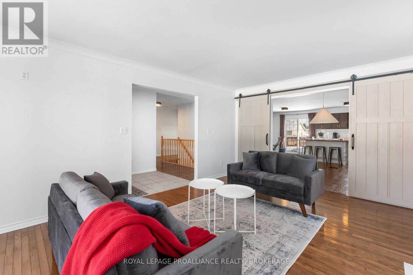 343 SUNRISE CRESCENT Image 6