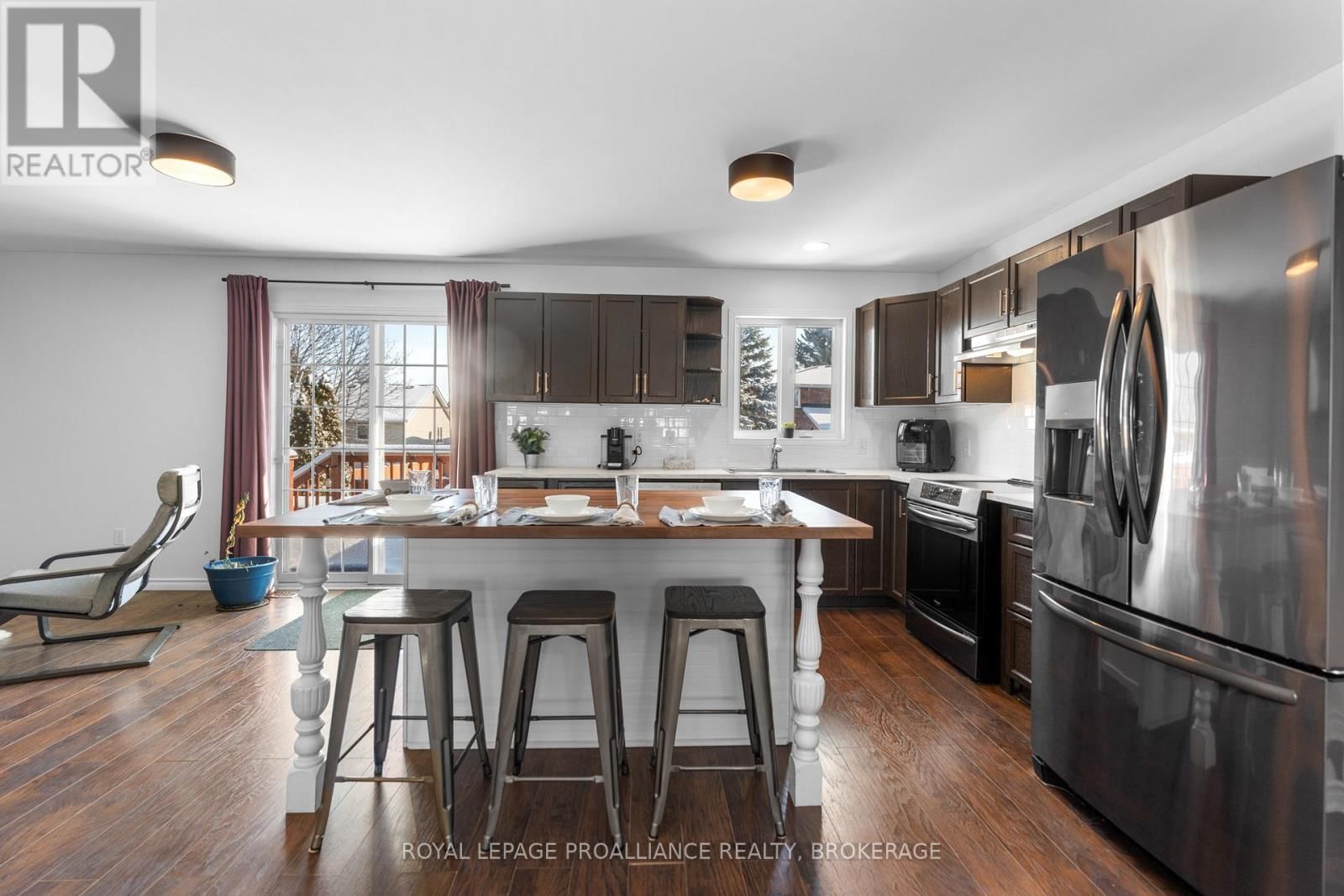 343 SUNRISE CRESCENT Image 9