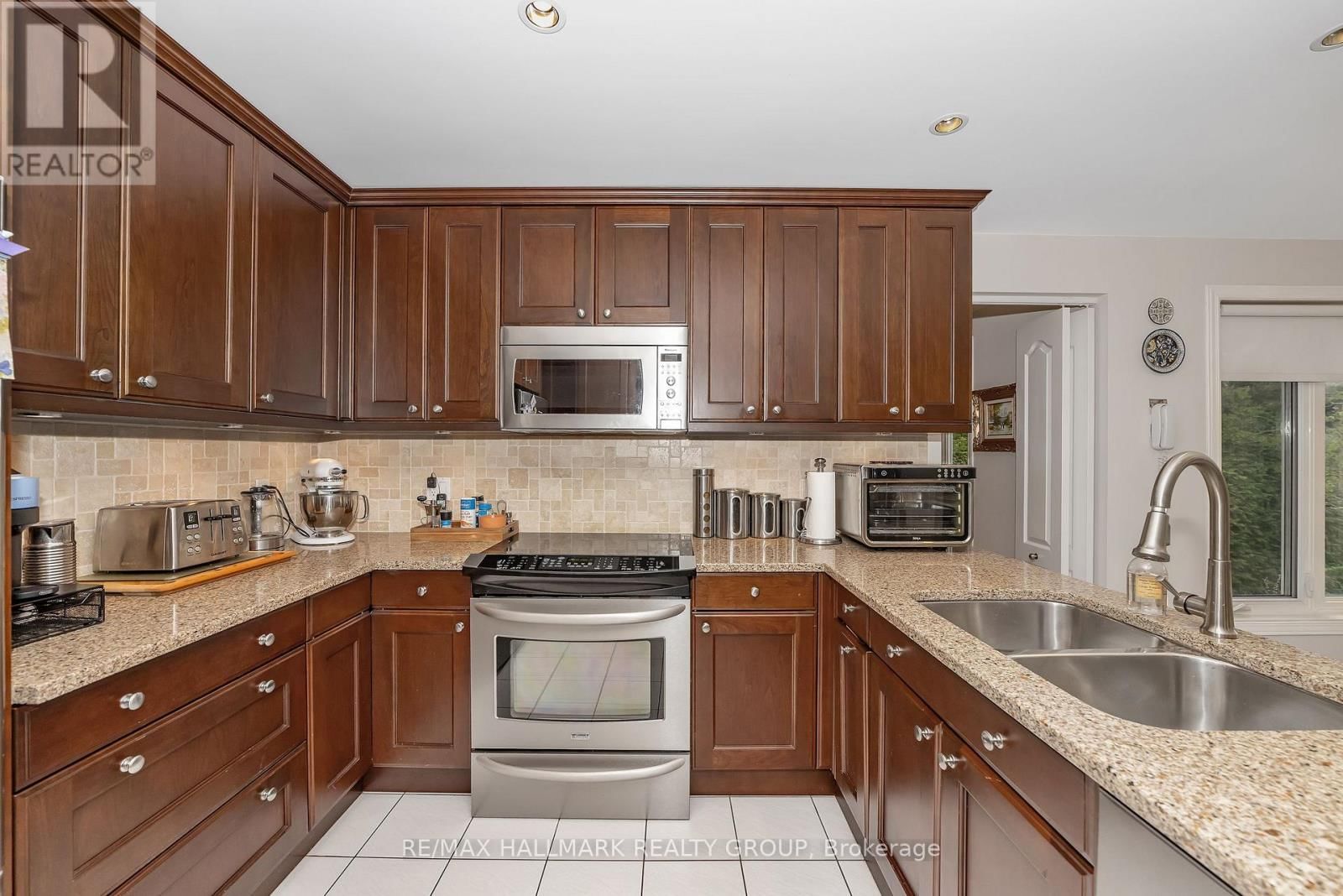 1850 THORNECREST STREET Image 12